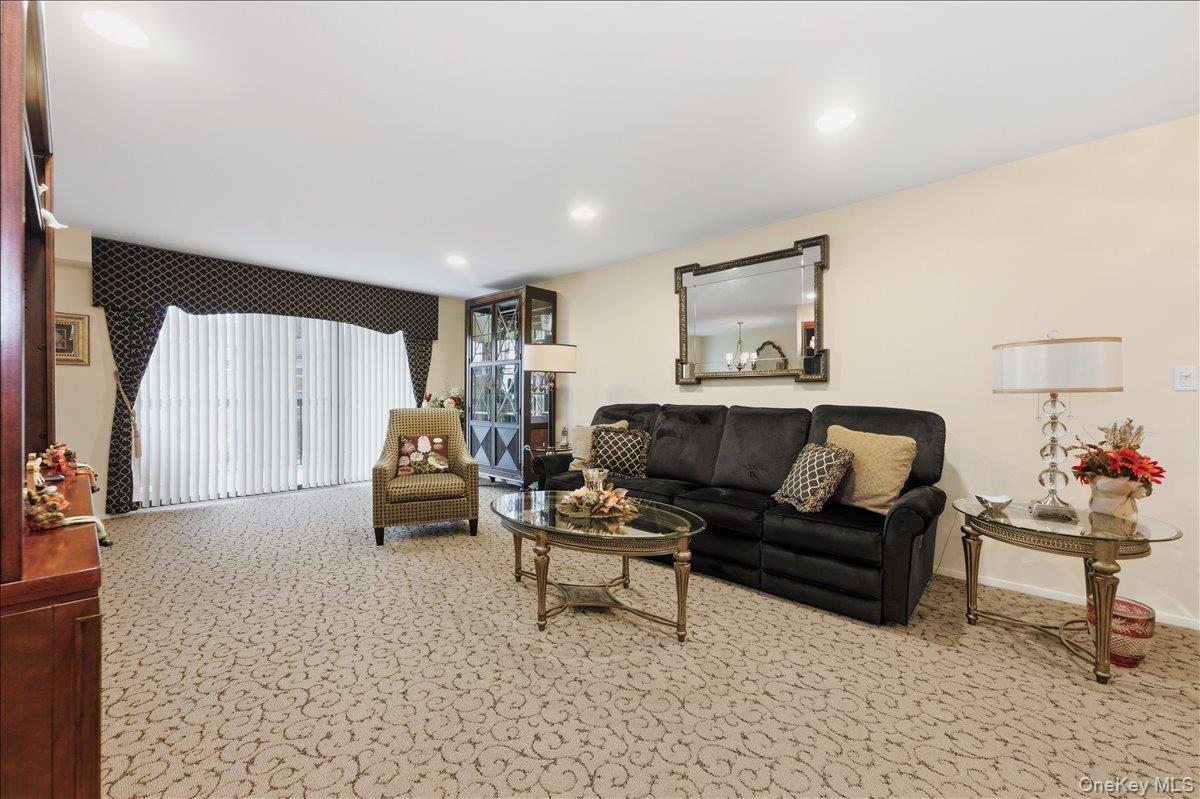 99 S Park Avenue Unit: 224
