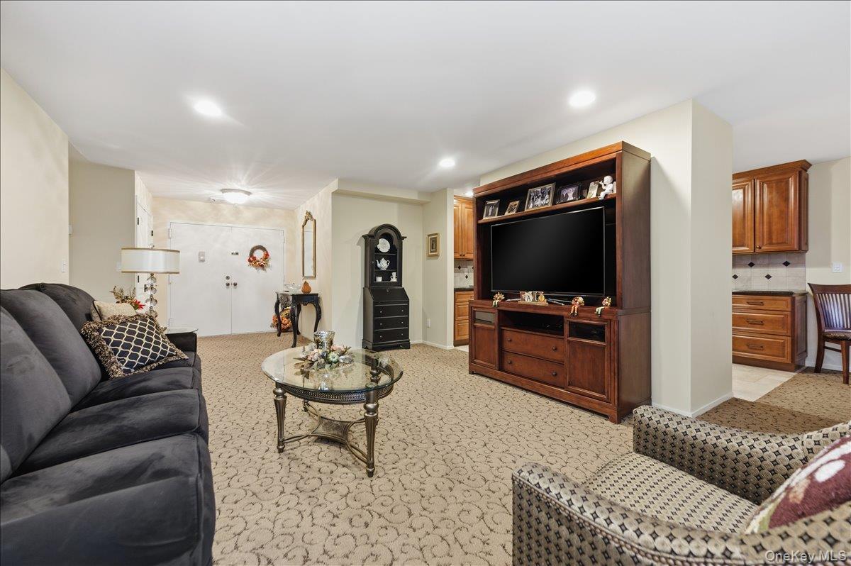 99 S Park Avenue Unit: 224