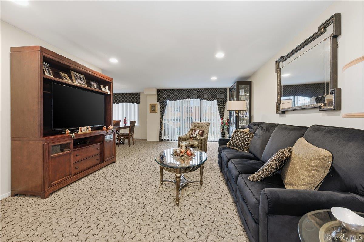 99 S Park Avenue Unit: 224