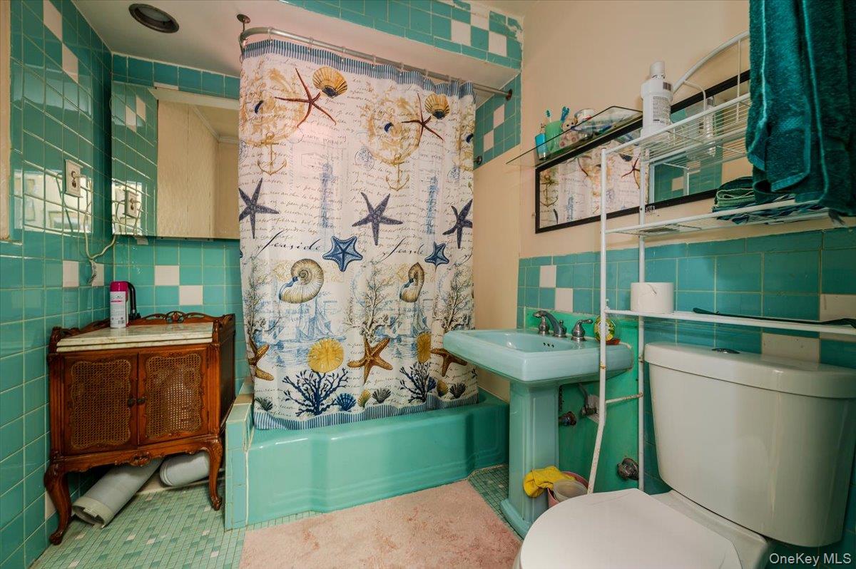 90-25A & 90-27 Elmhurst Avenue