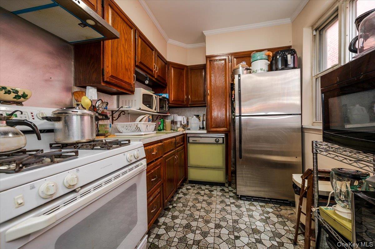 9025A & 9027 Elmhurst Avenue