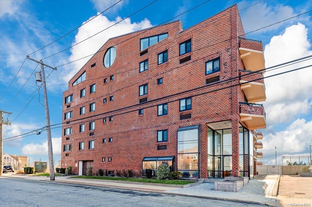 730 W Broadway Unit: PH-5H