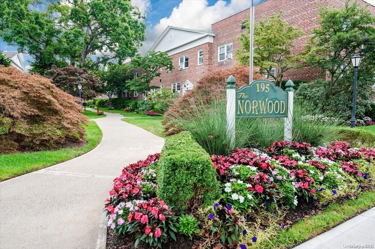 195 N Village Avenue Unit: E-1