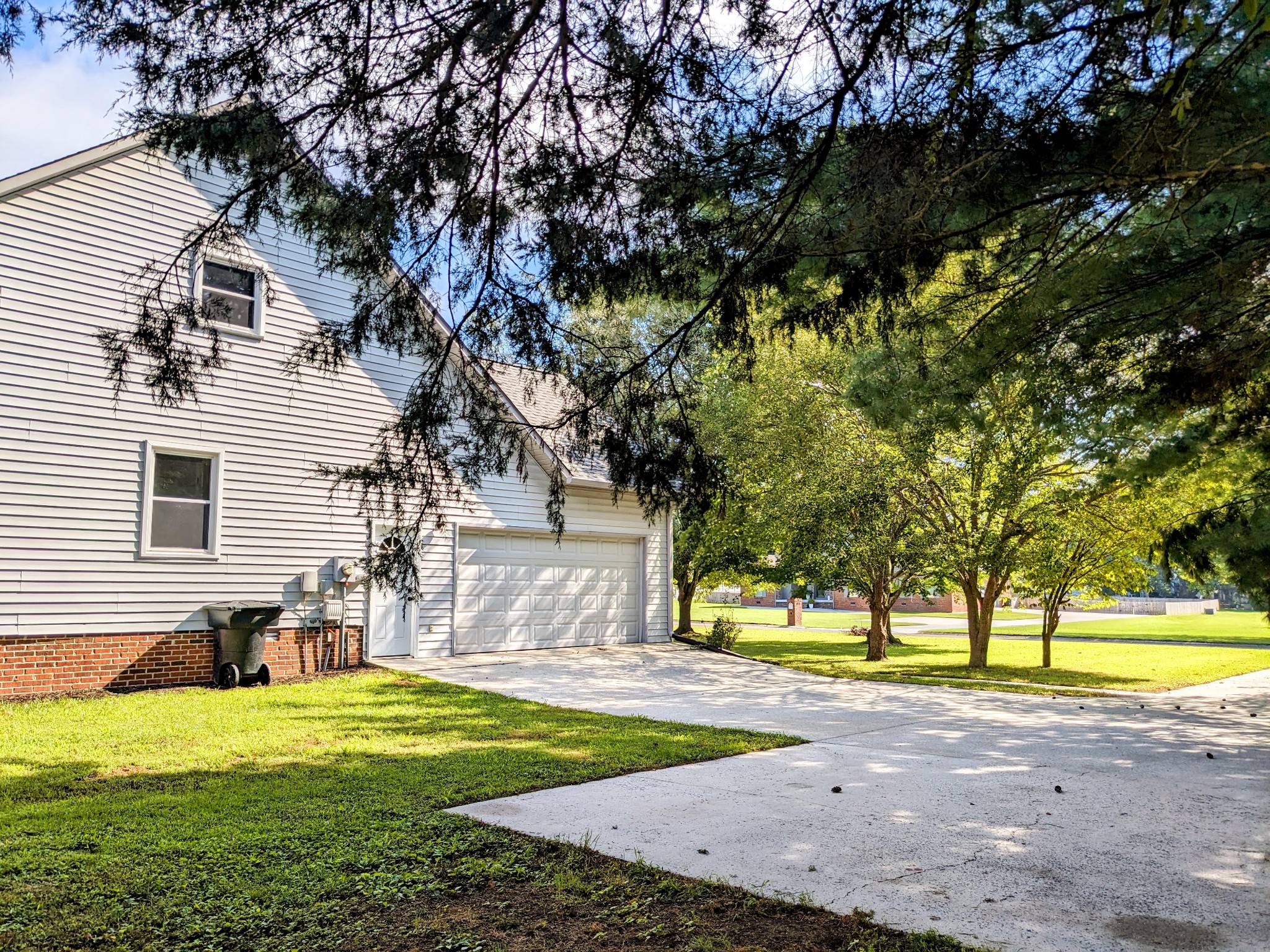 212 Ashley Dr