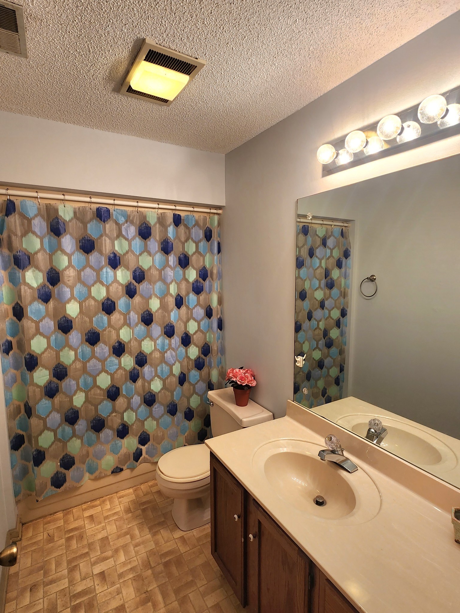 201 Blue Lake Dr Unit: B
