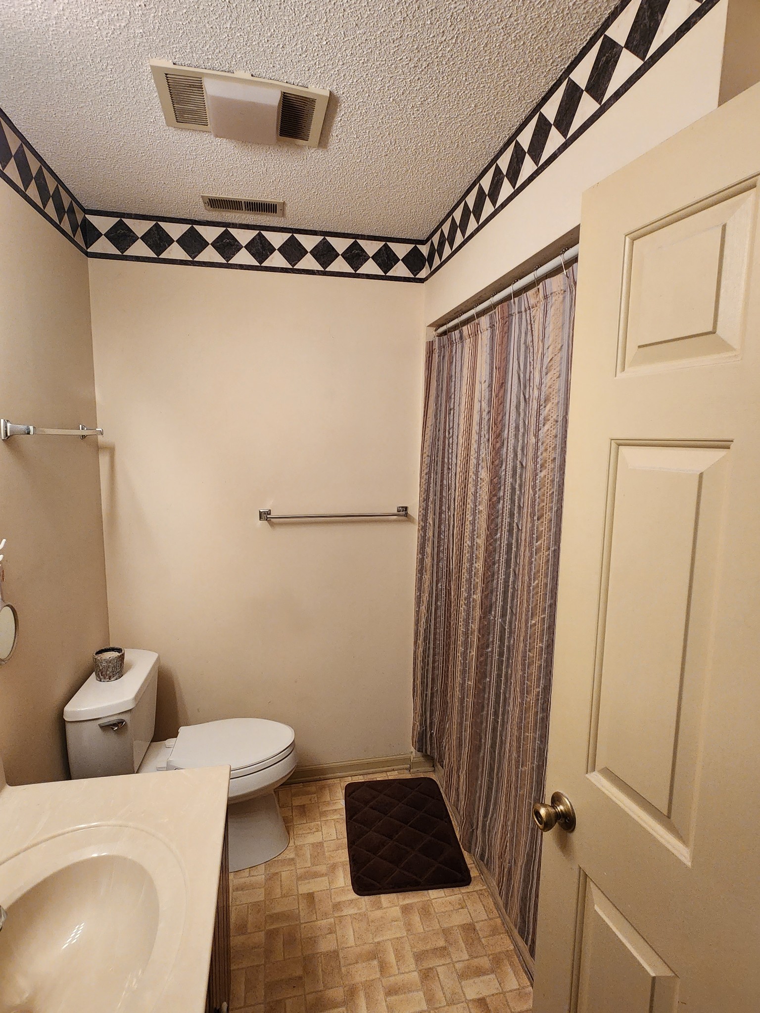 201 Blue Lake Dr Unit: B