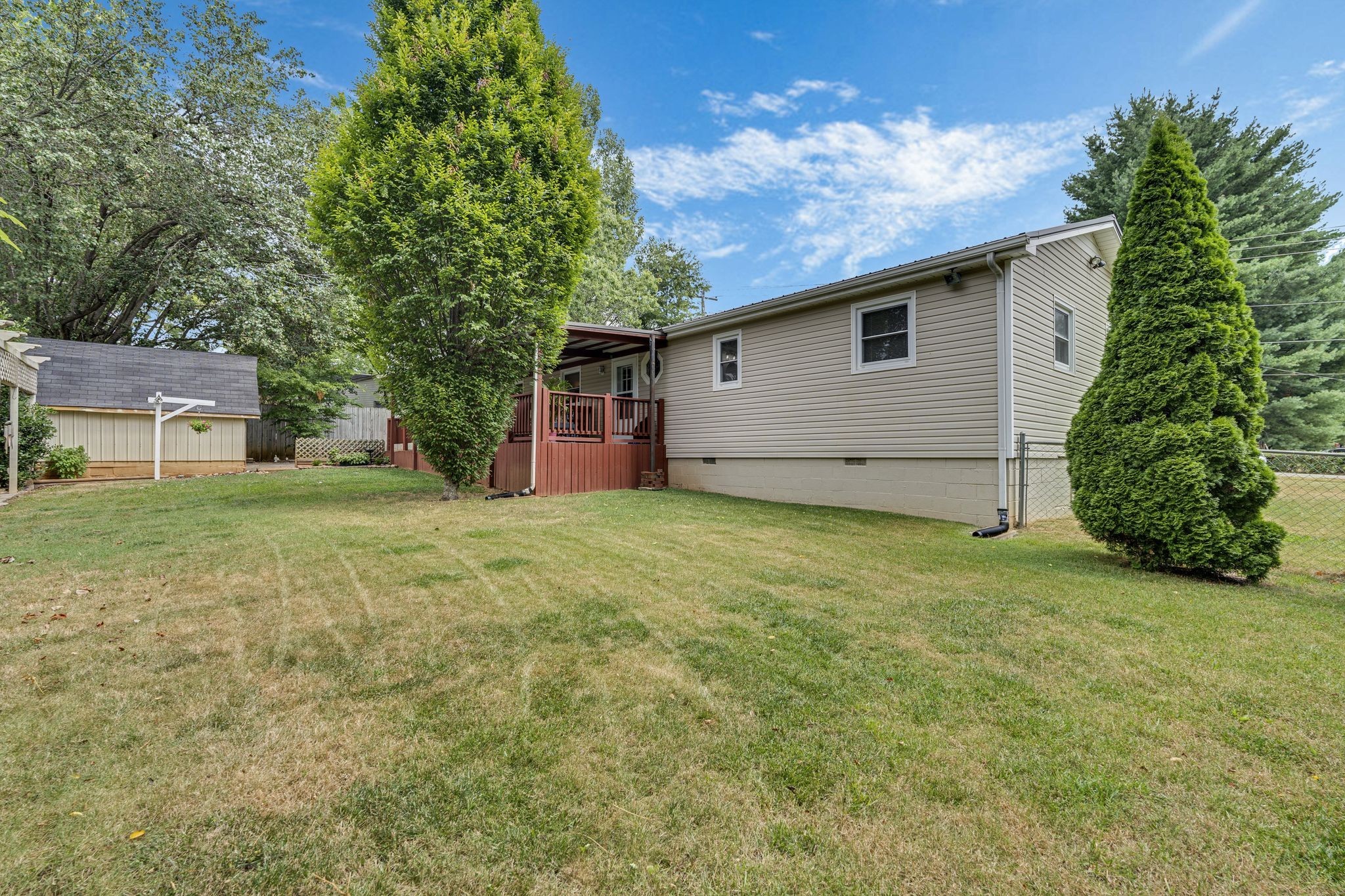 106 Swann Ave