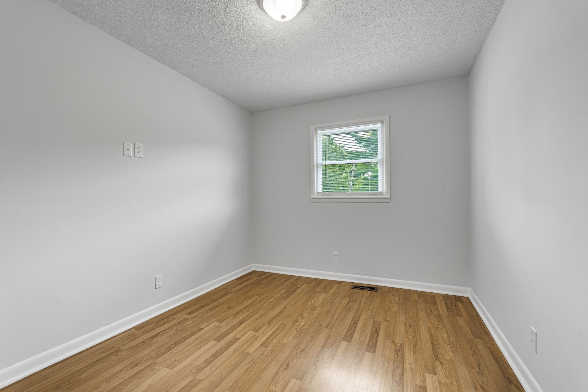 106 Swann Ave