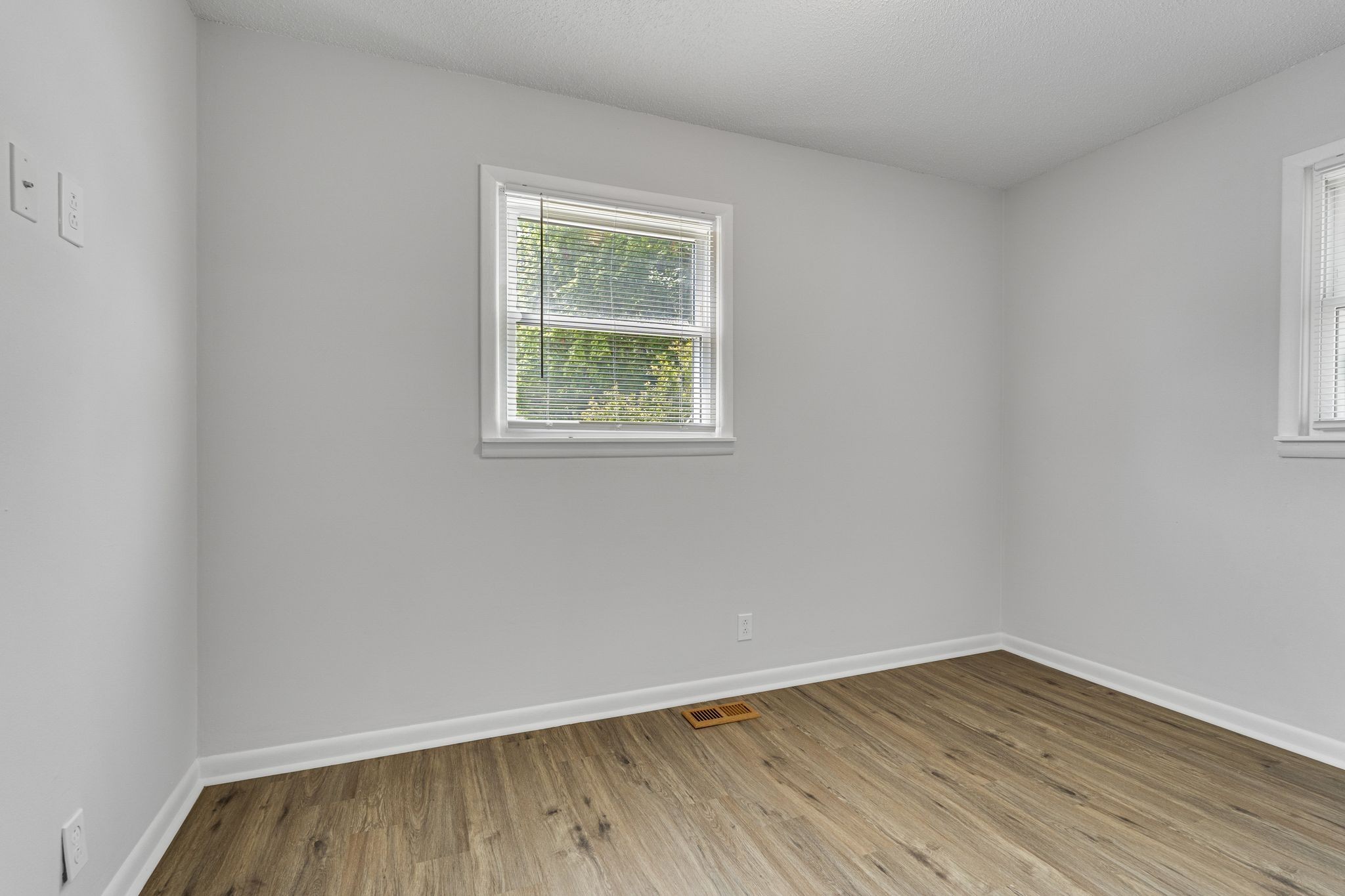 106 Swann Ave