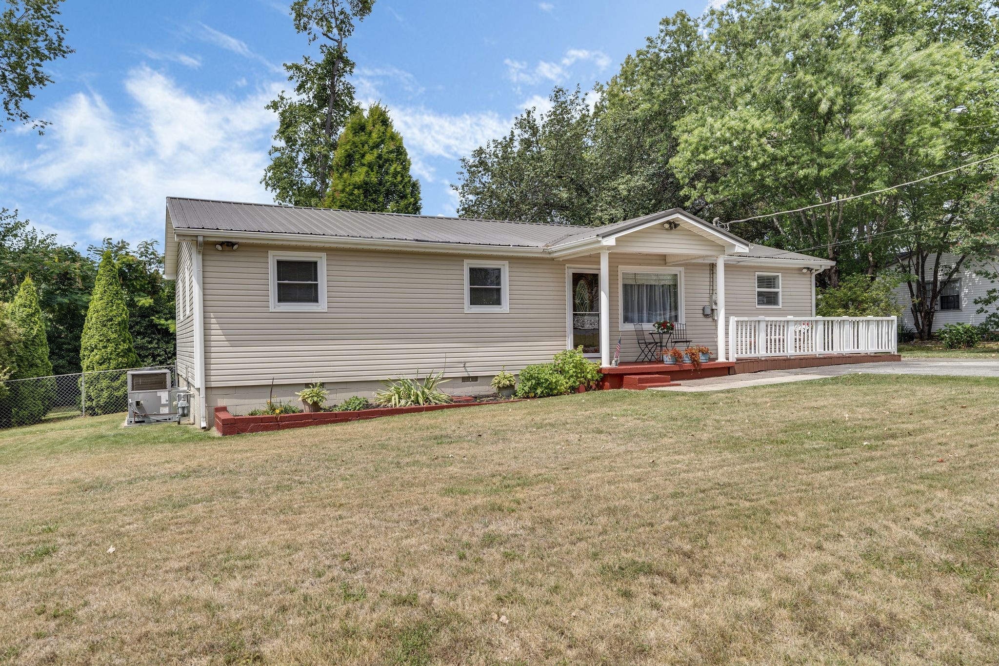 106 Swann Ave