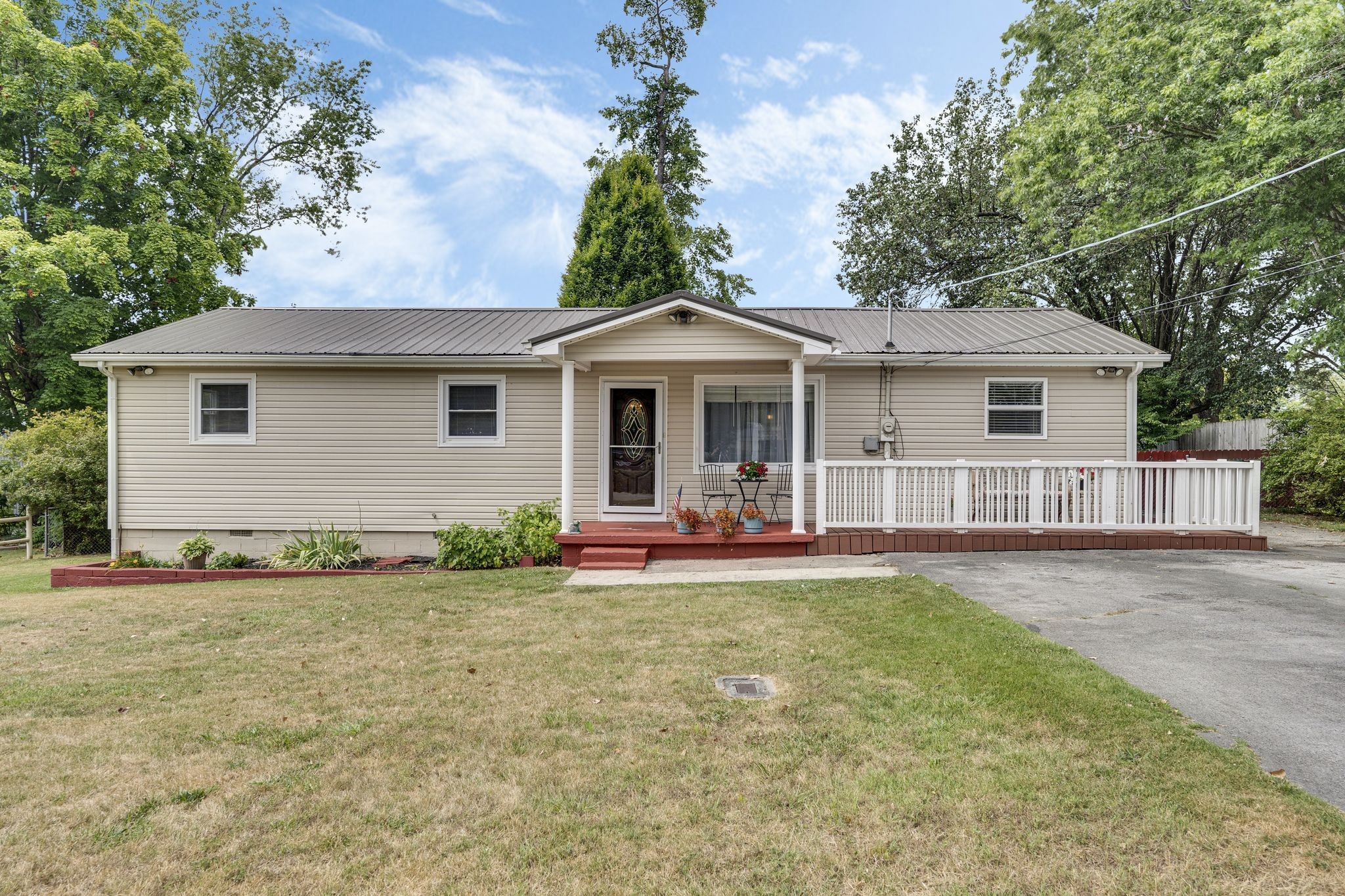 106 Swann Ave