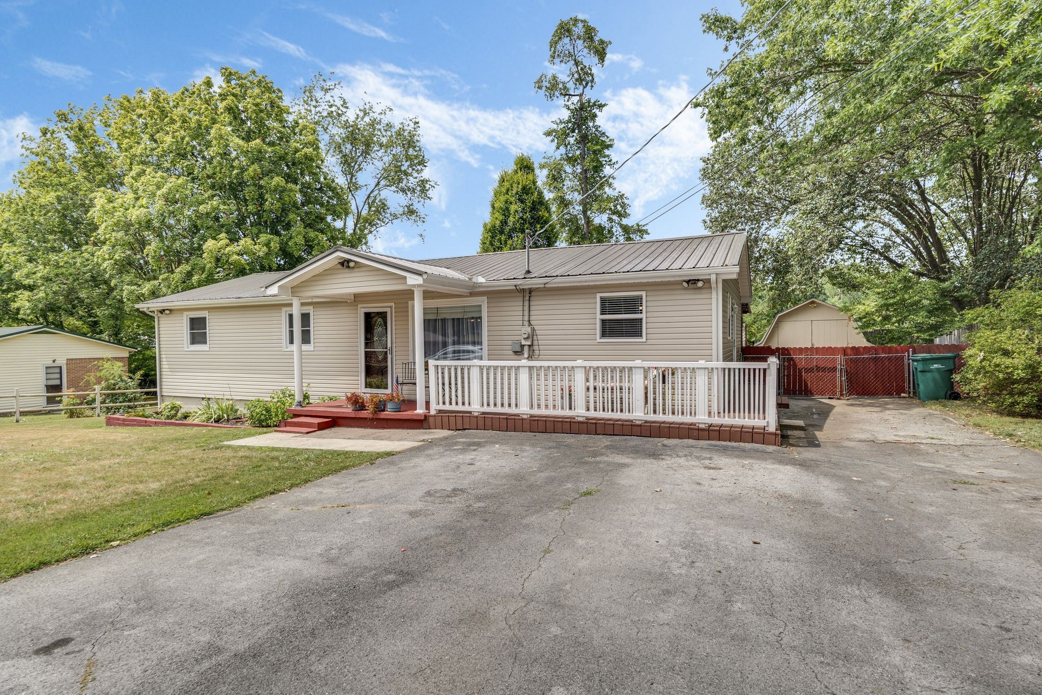 106 Swann Ave