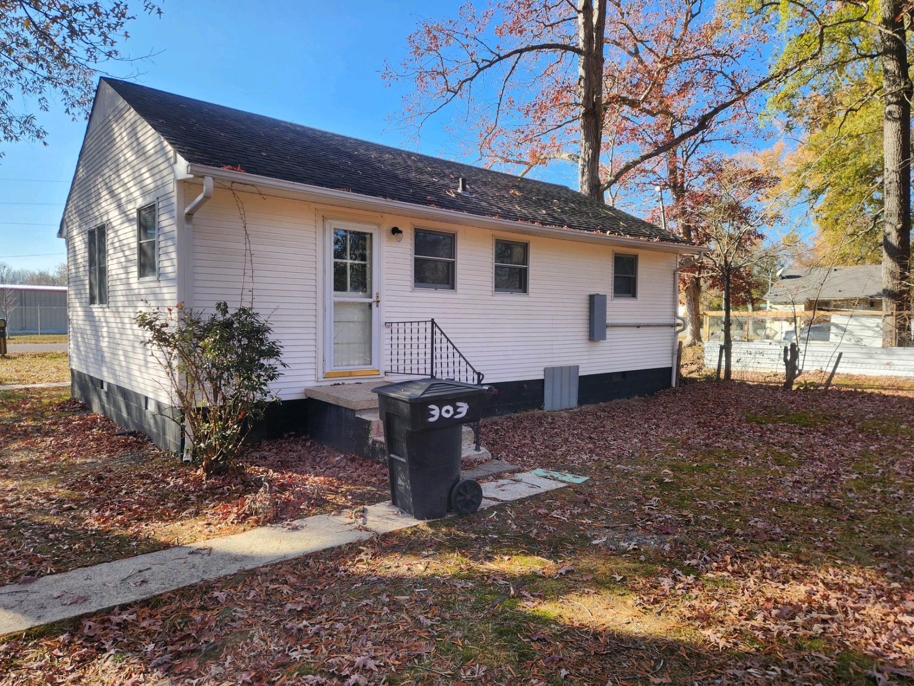 303 Cornish St