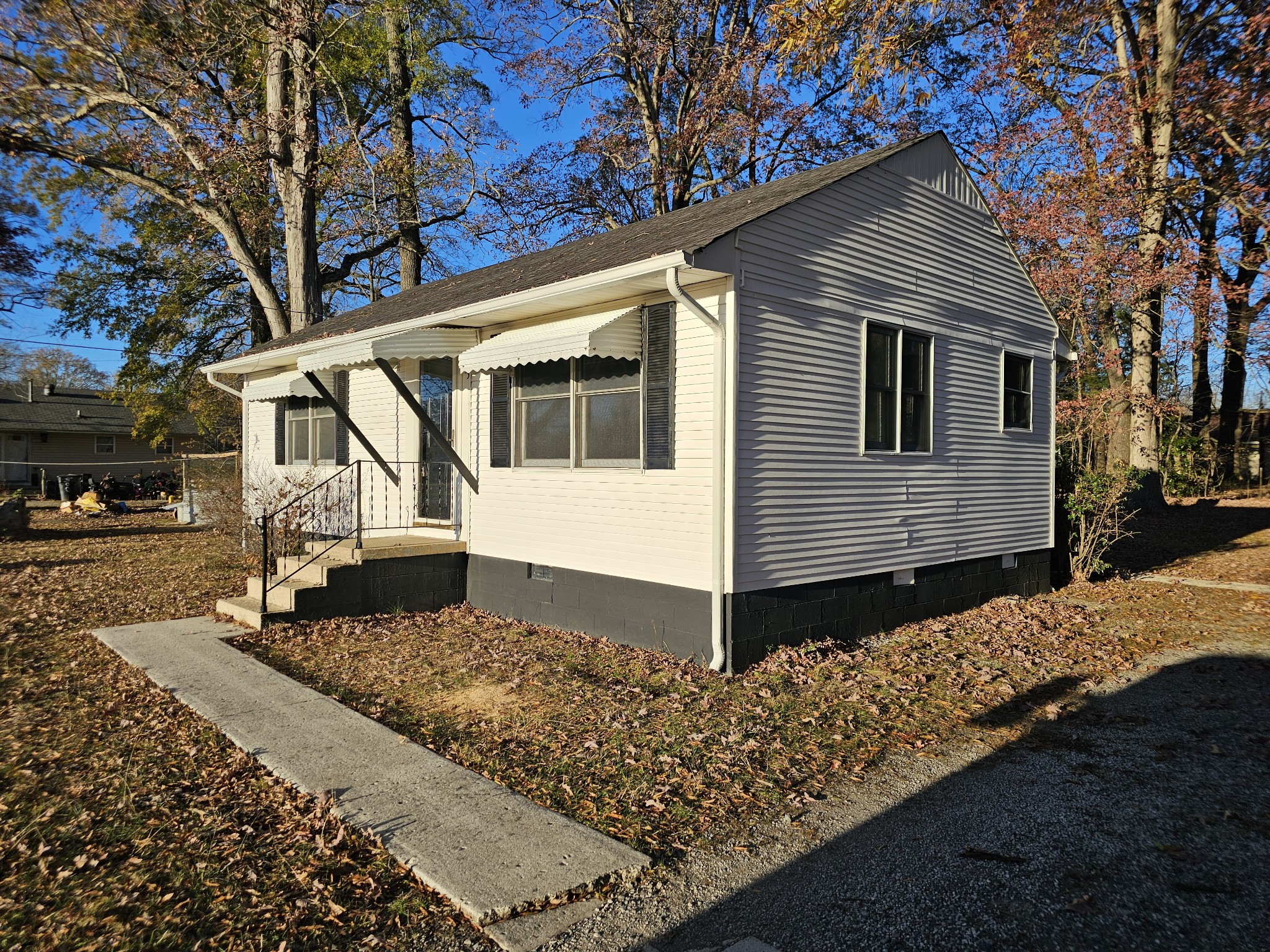 303 Cornish St