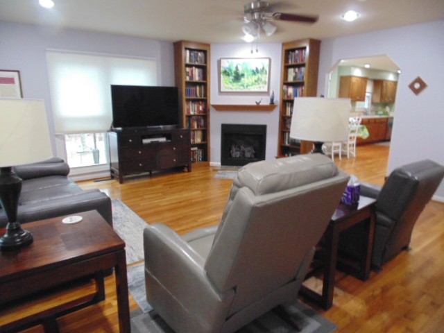 909 N Bluff Cir