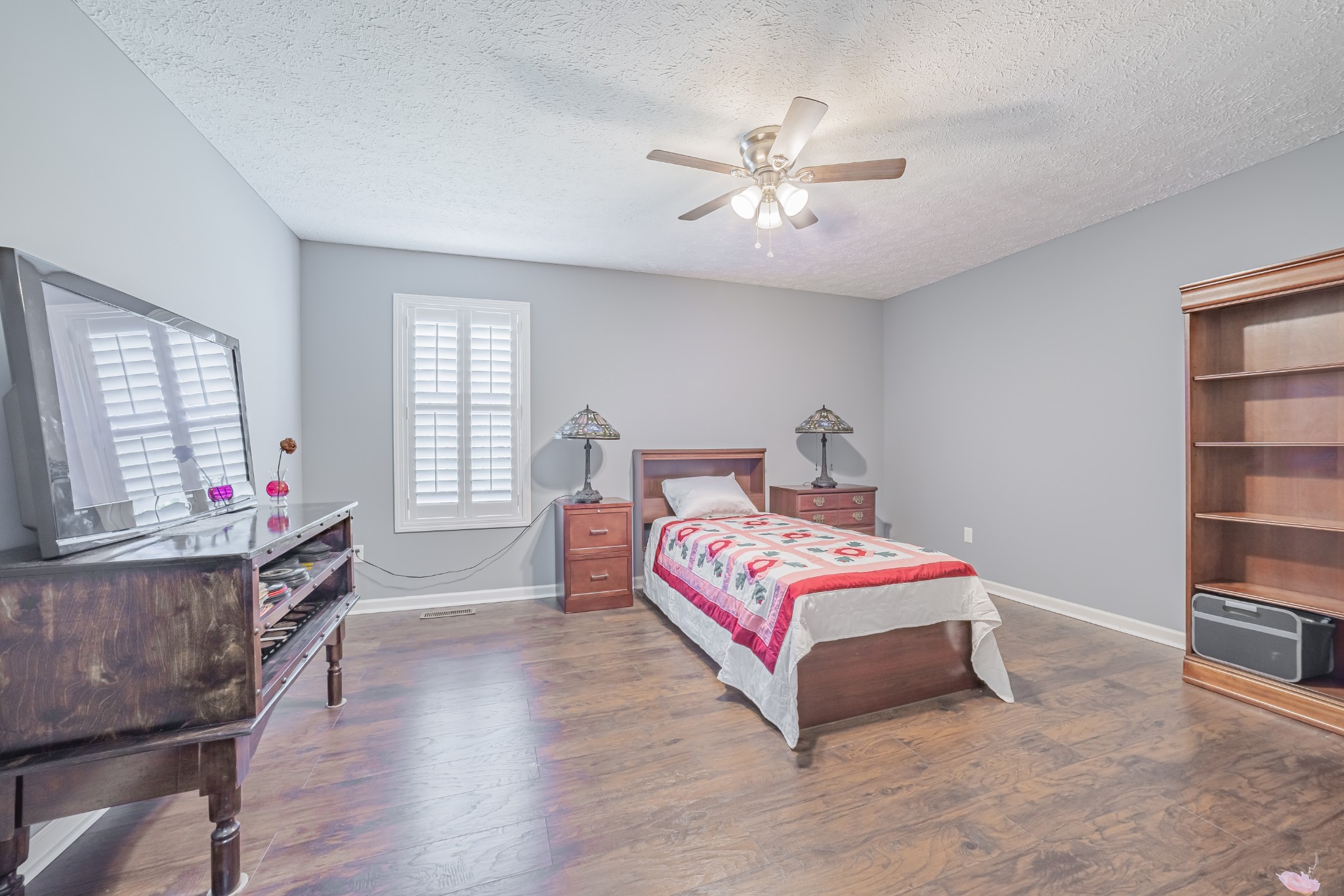 306 Riddle Rd