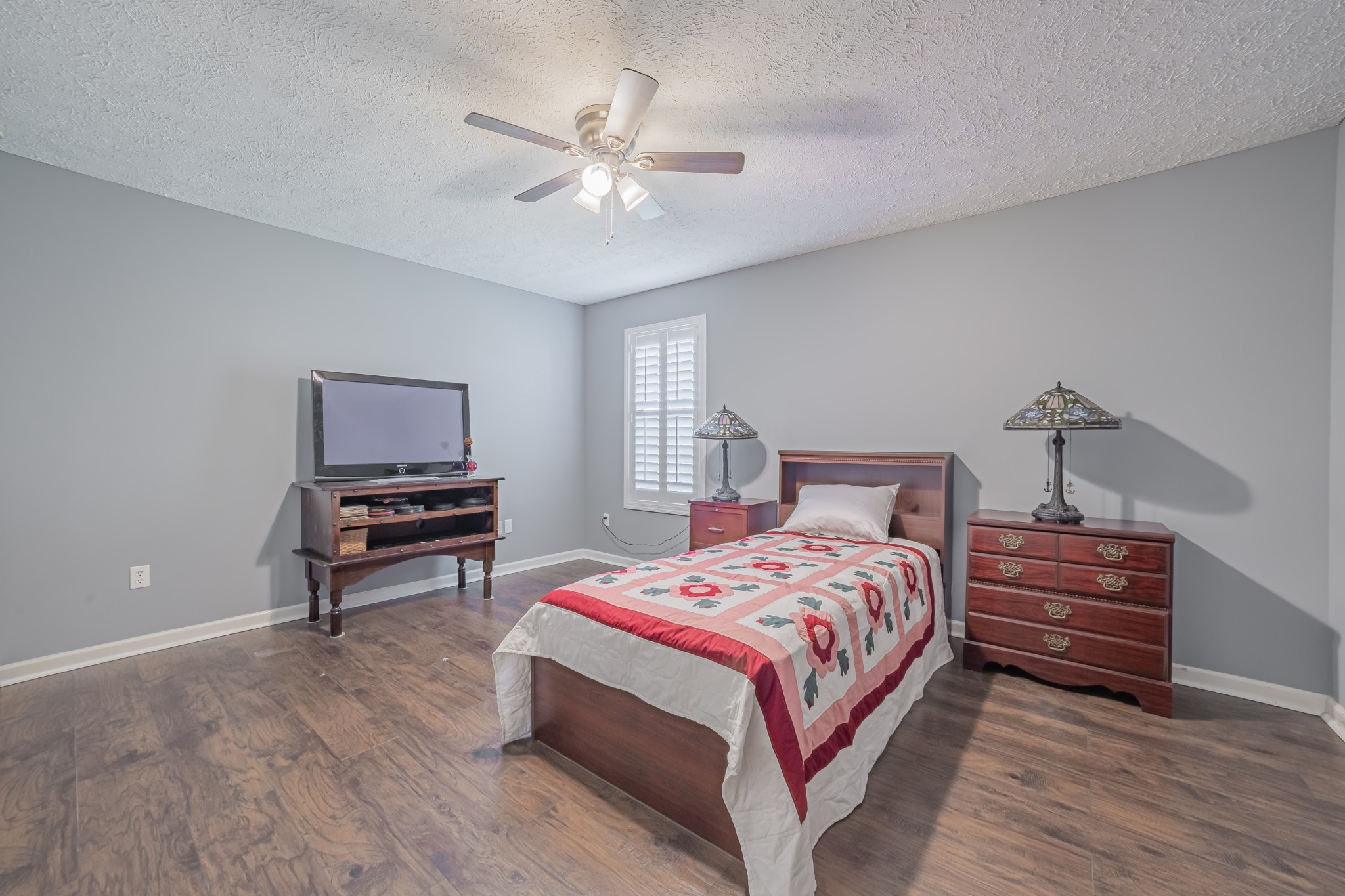 306 Riddle Rd