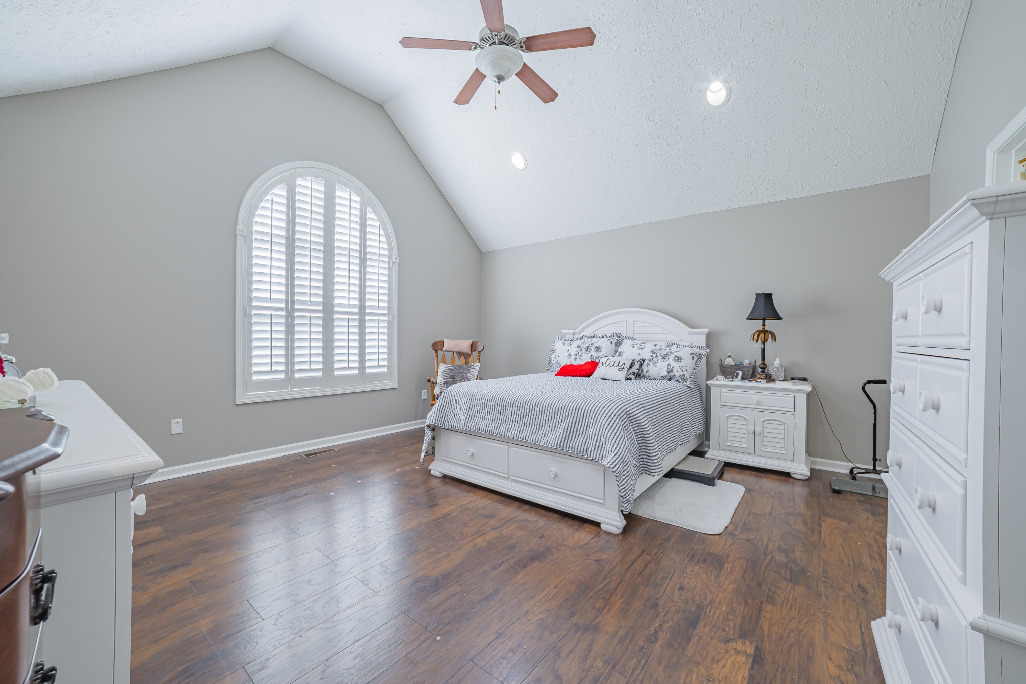 306 Riddle Rd