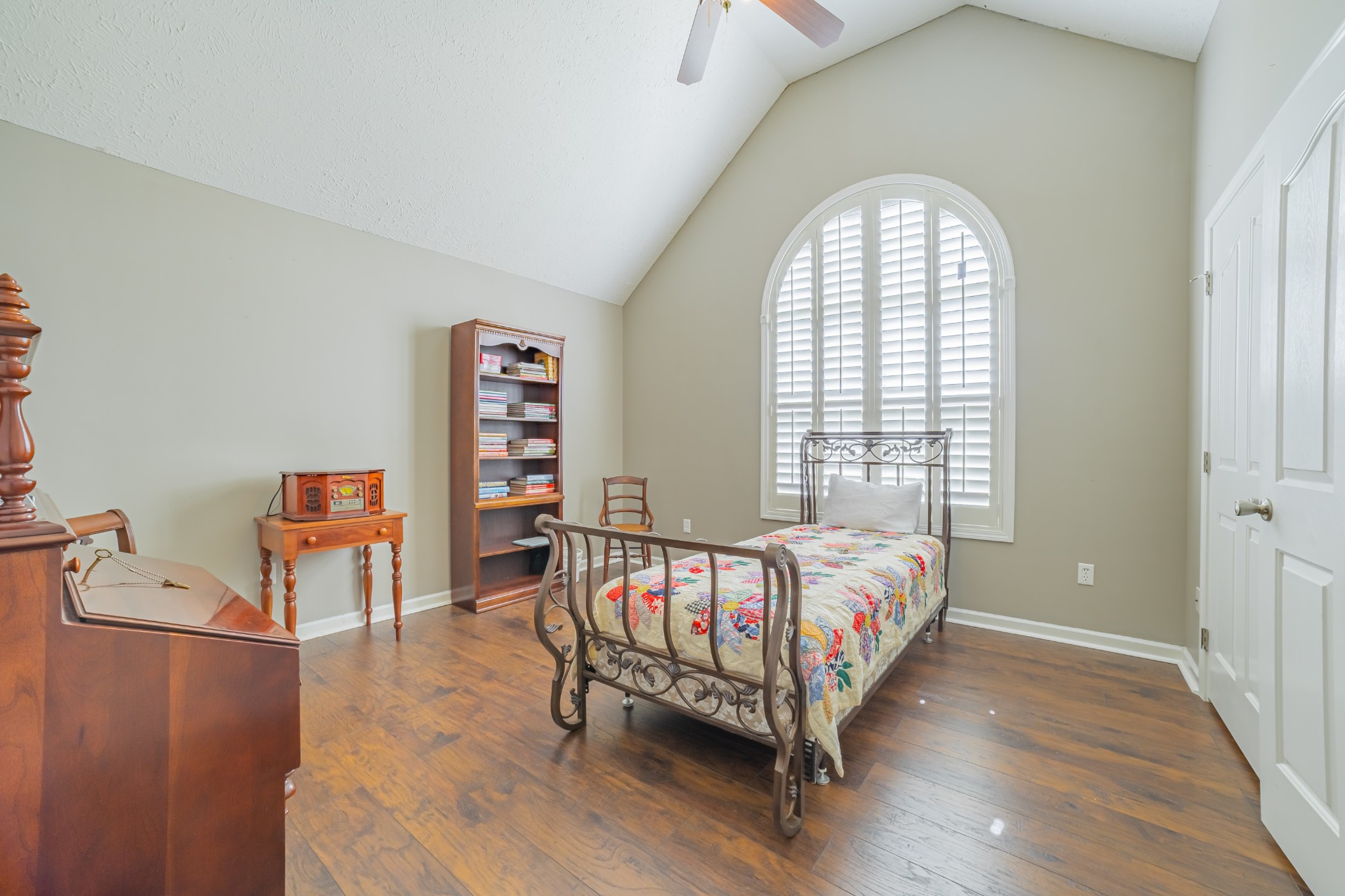 306 Riddle Rd