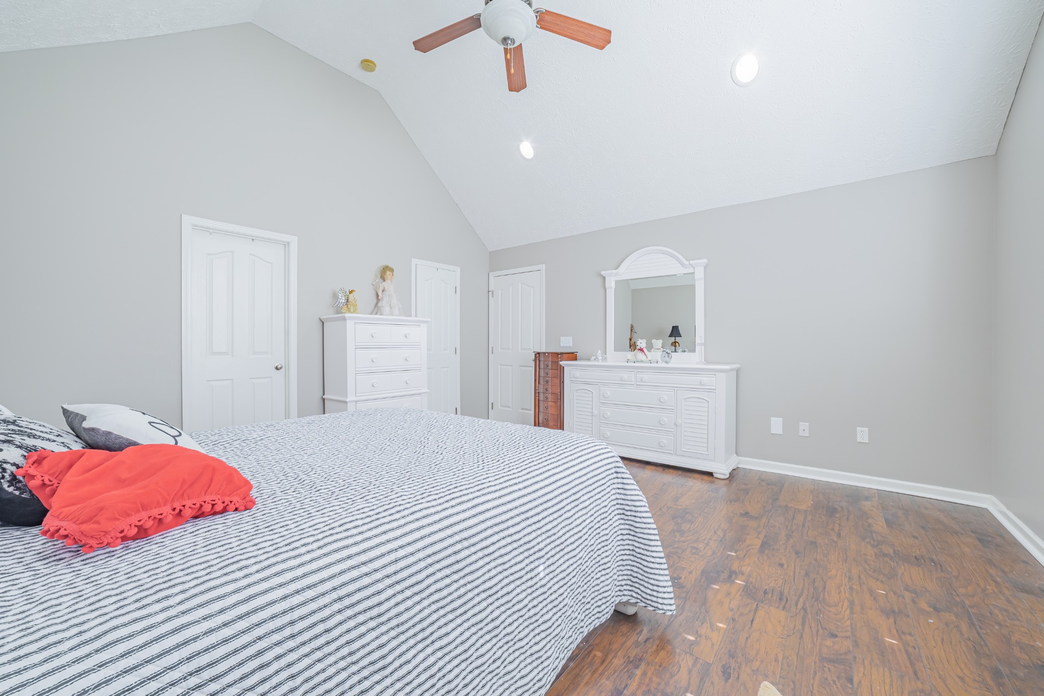 306 Riddle Rd