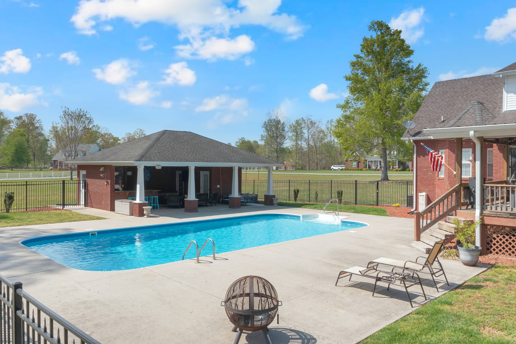 64 Robert E Lee Dr