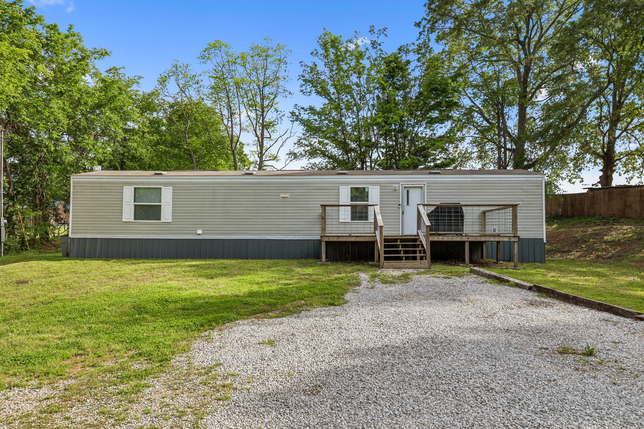 708 Hooper Rd