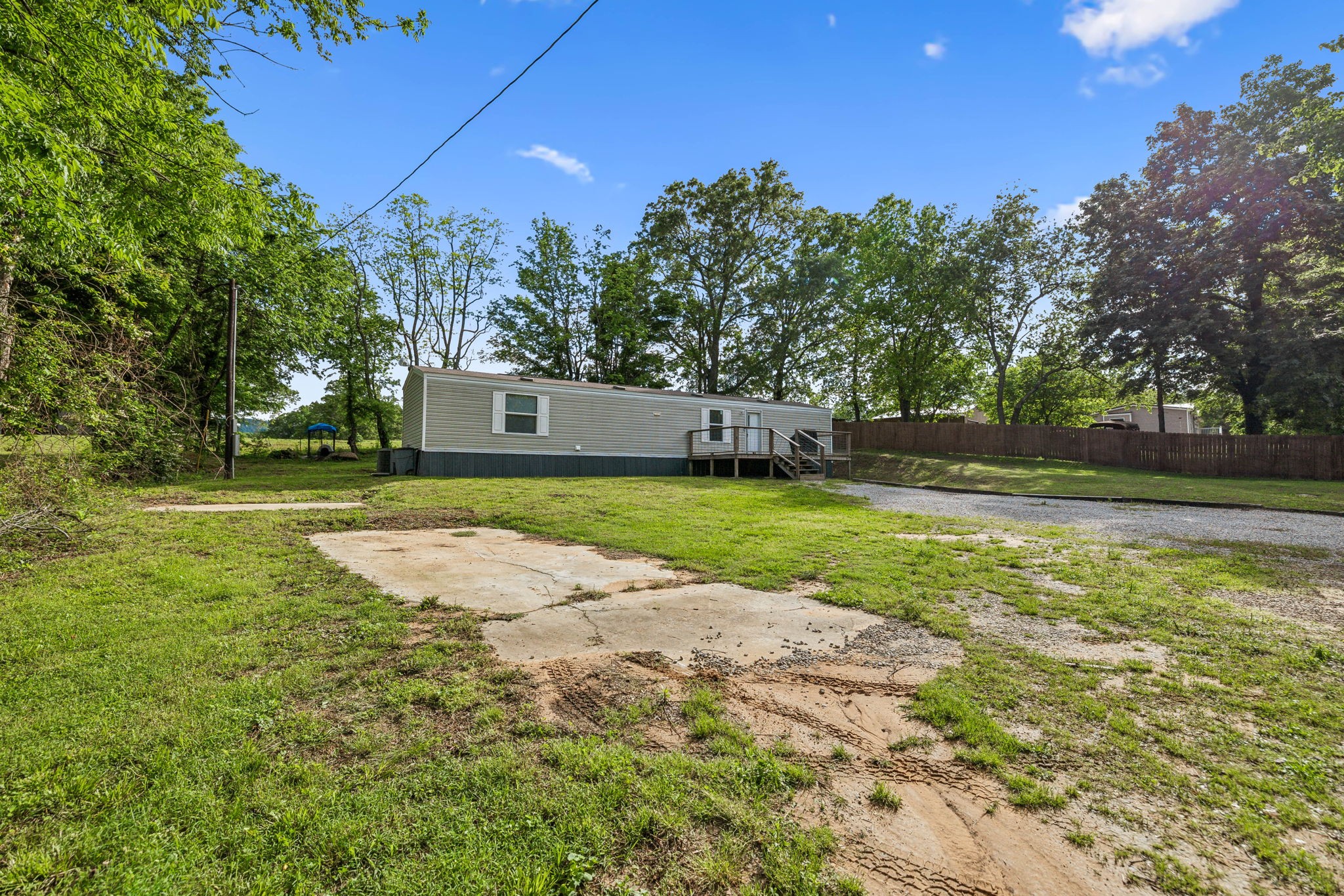 708 Hooper Rd