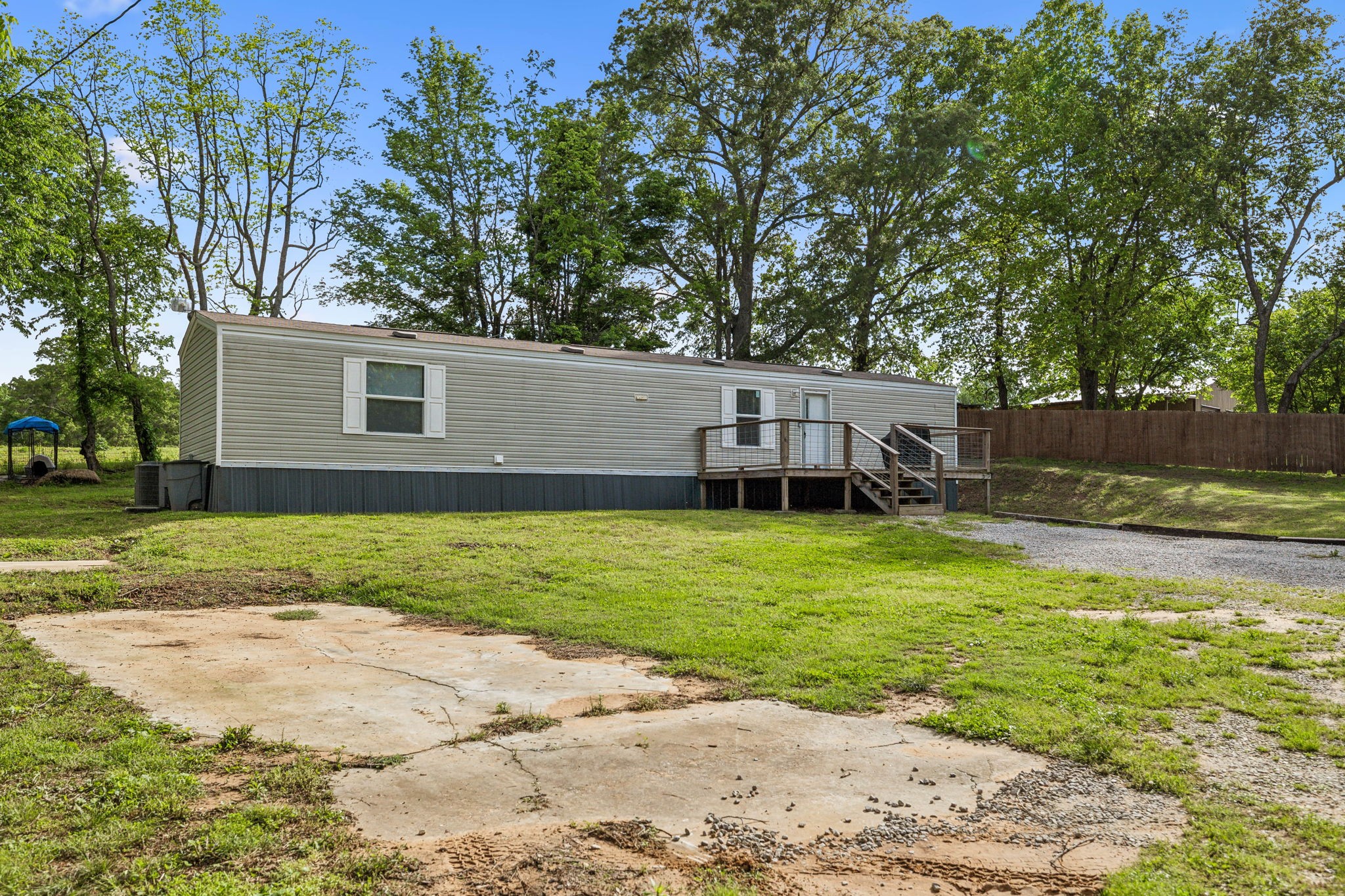 708 Hooper Rd