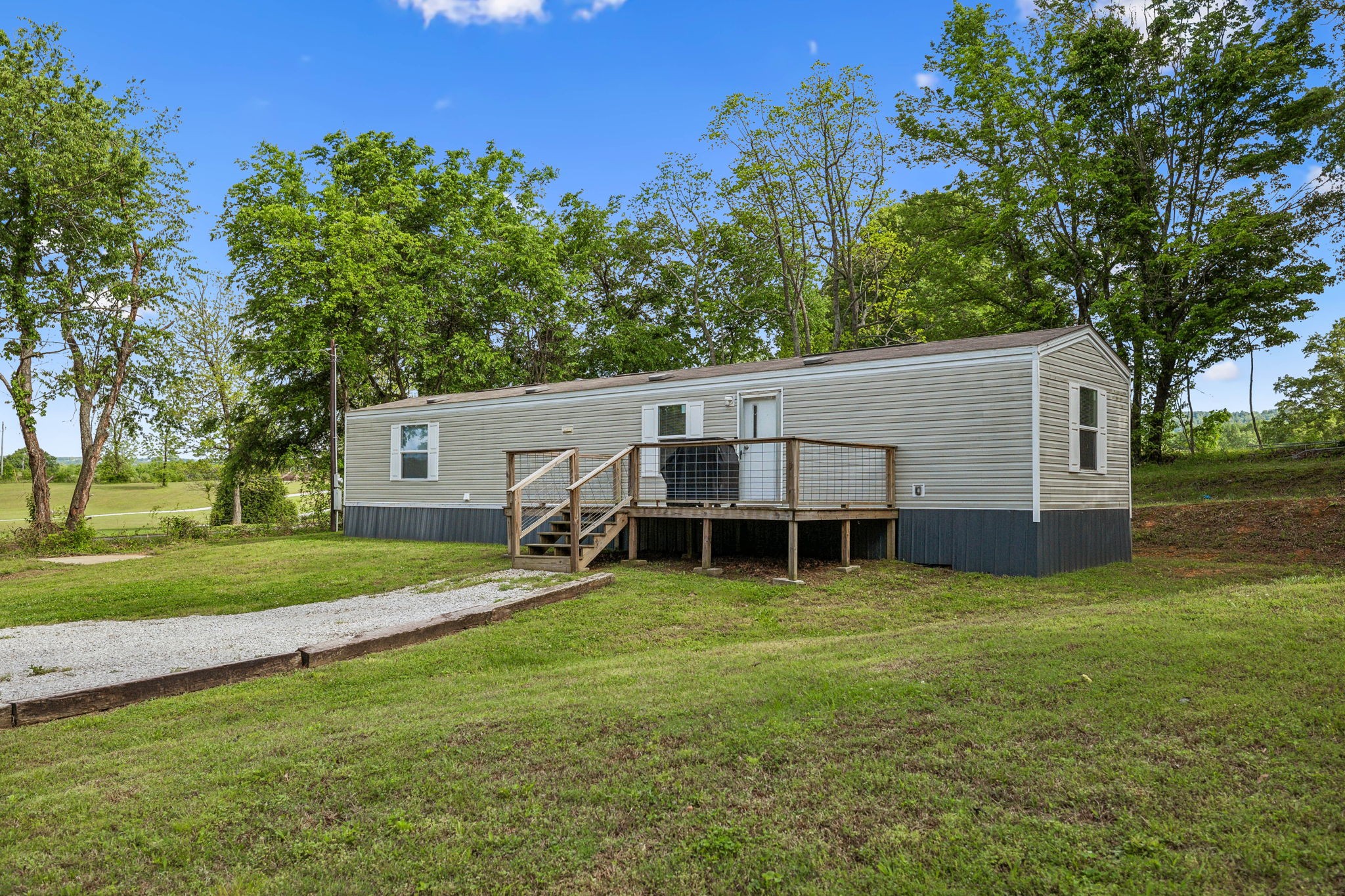 708 Hooper Rd
