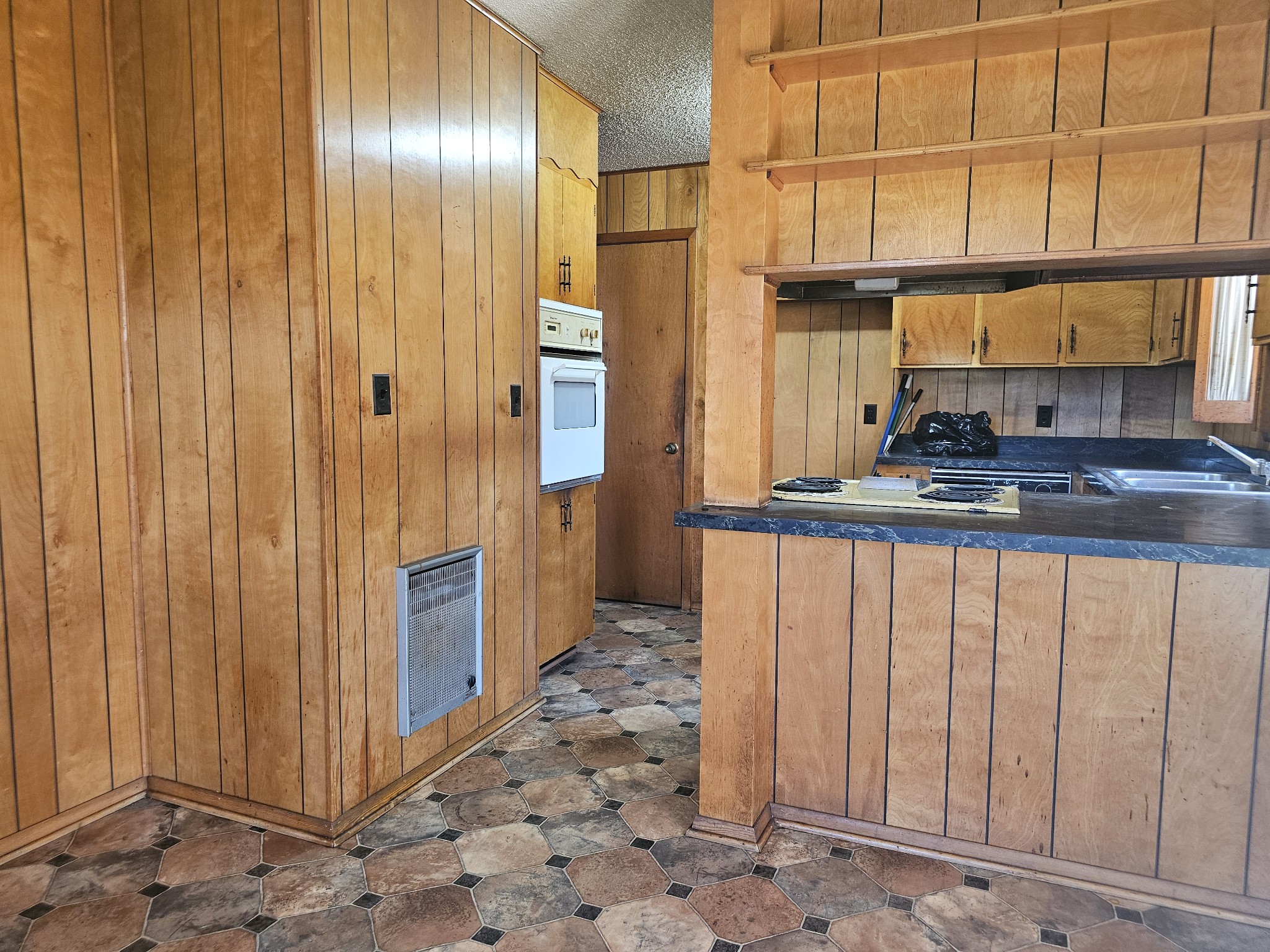 1077 Rock Ave