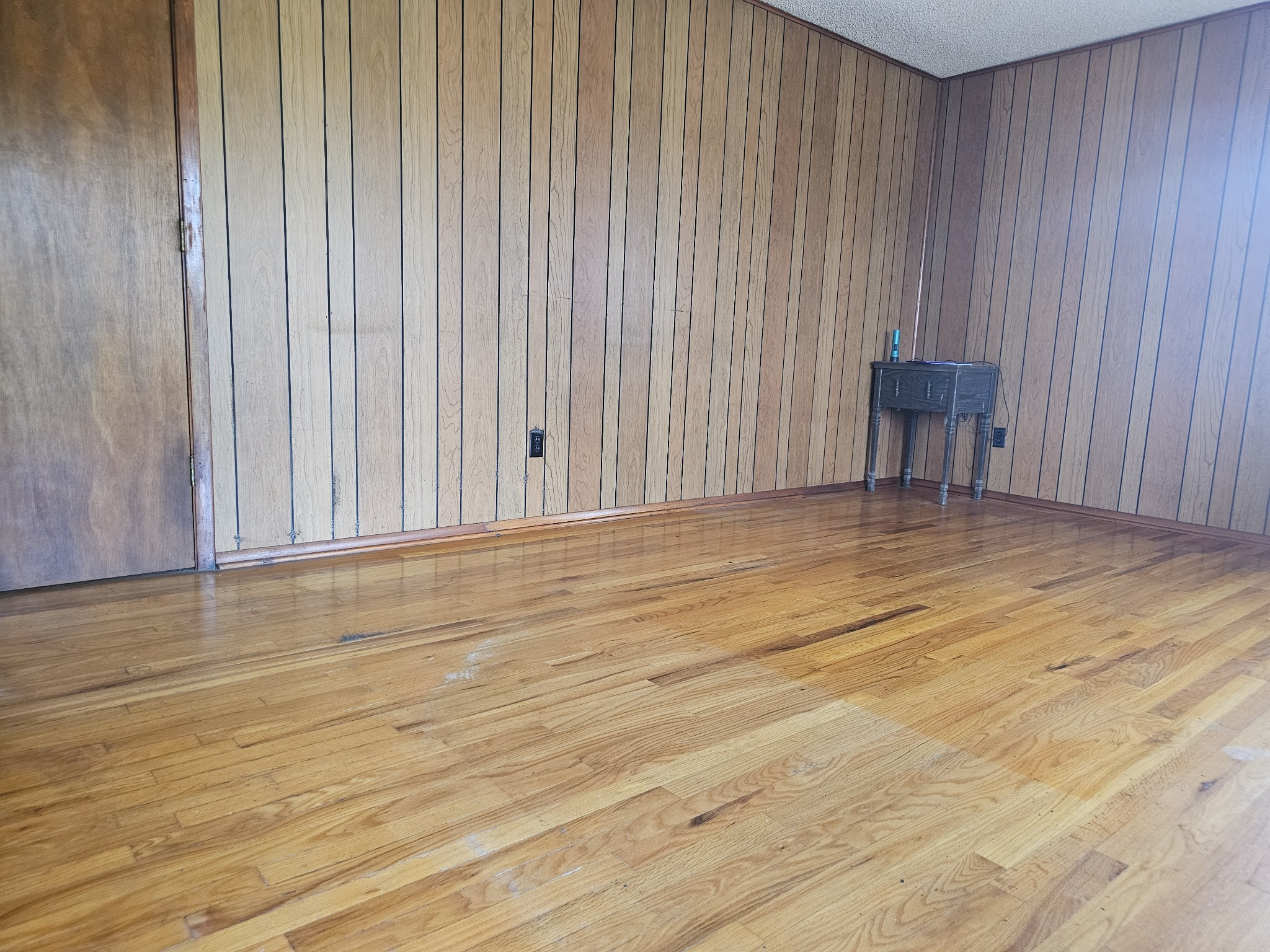 1077 Rock Ave