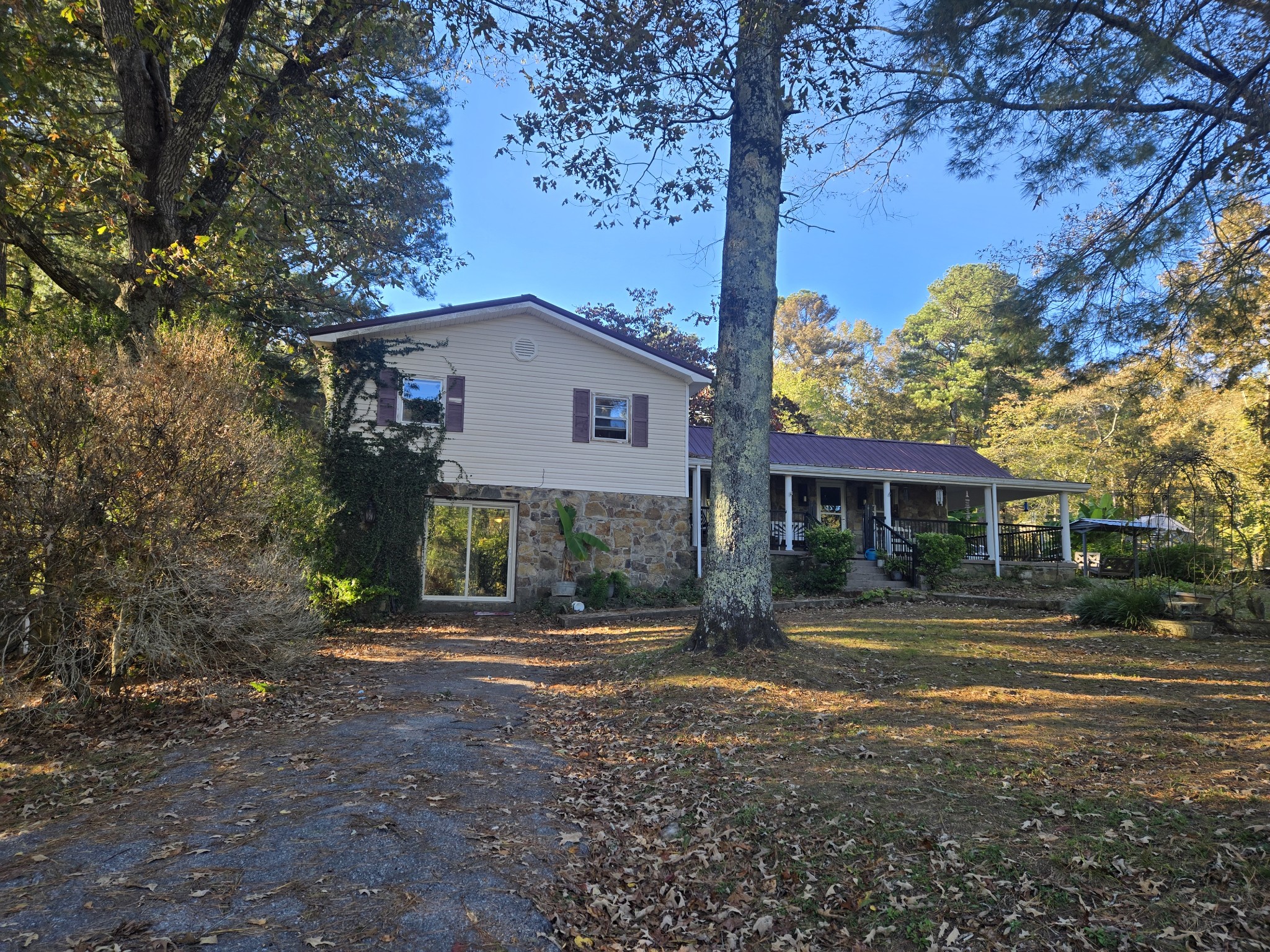 75 Travis St