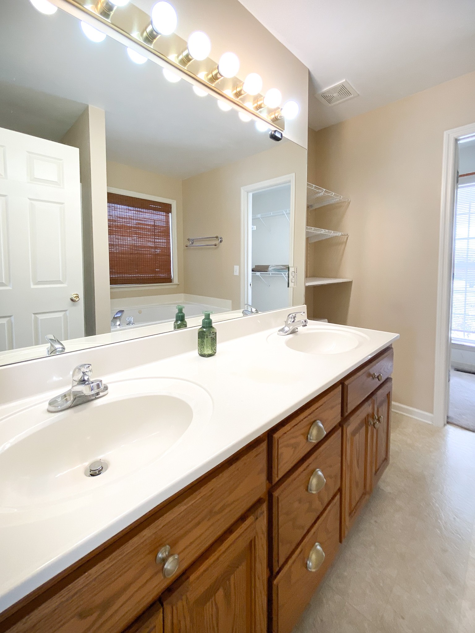 215 Falcon Dr