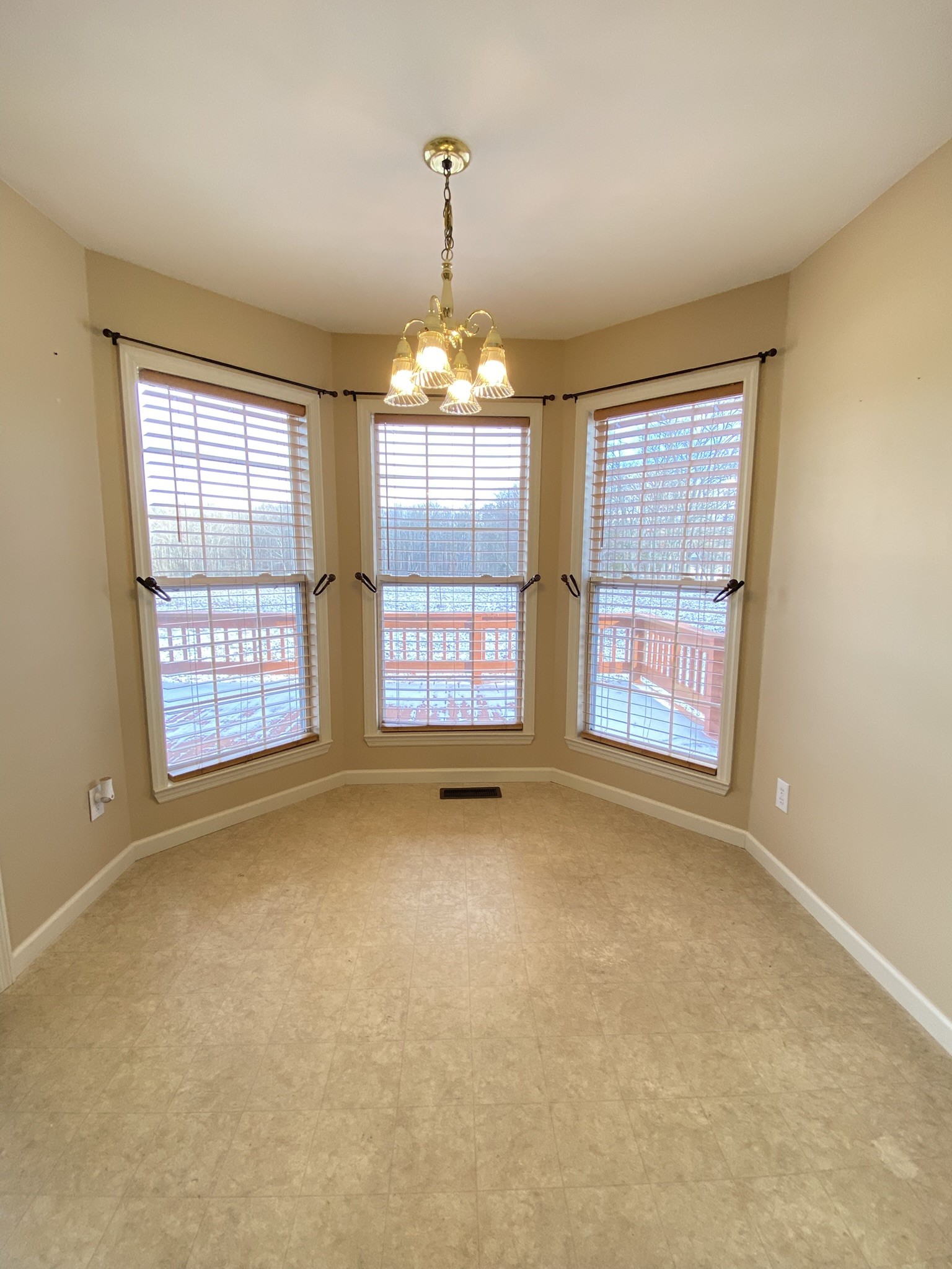 215 Falcon Dr