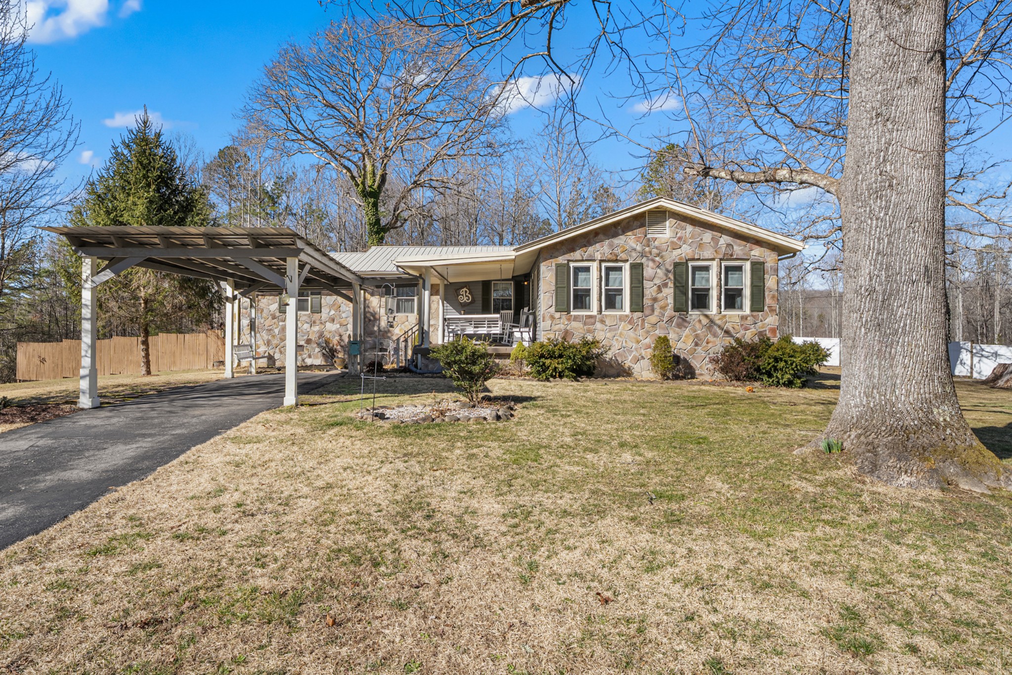 104 Brown Ln