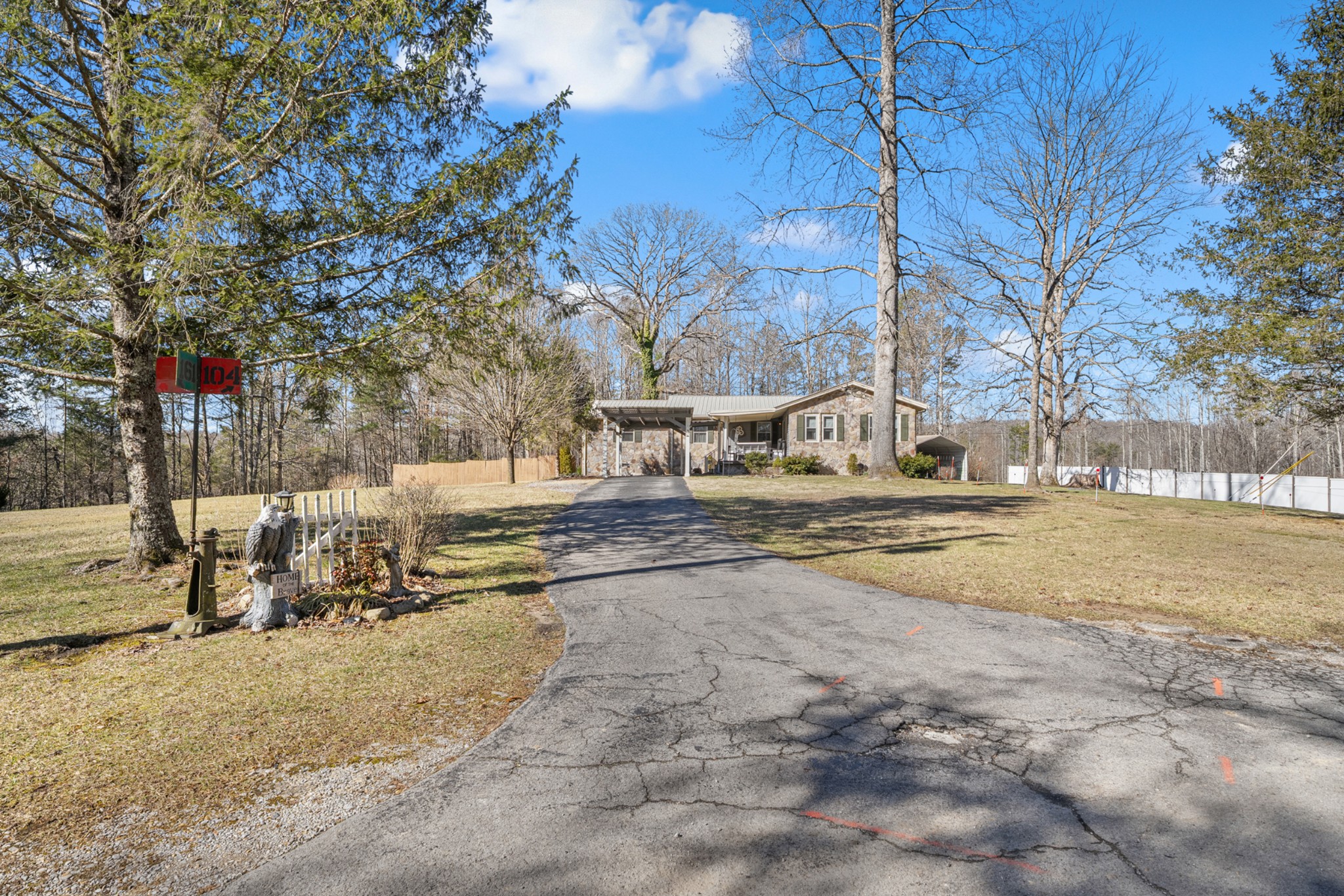 104 Brown Ln