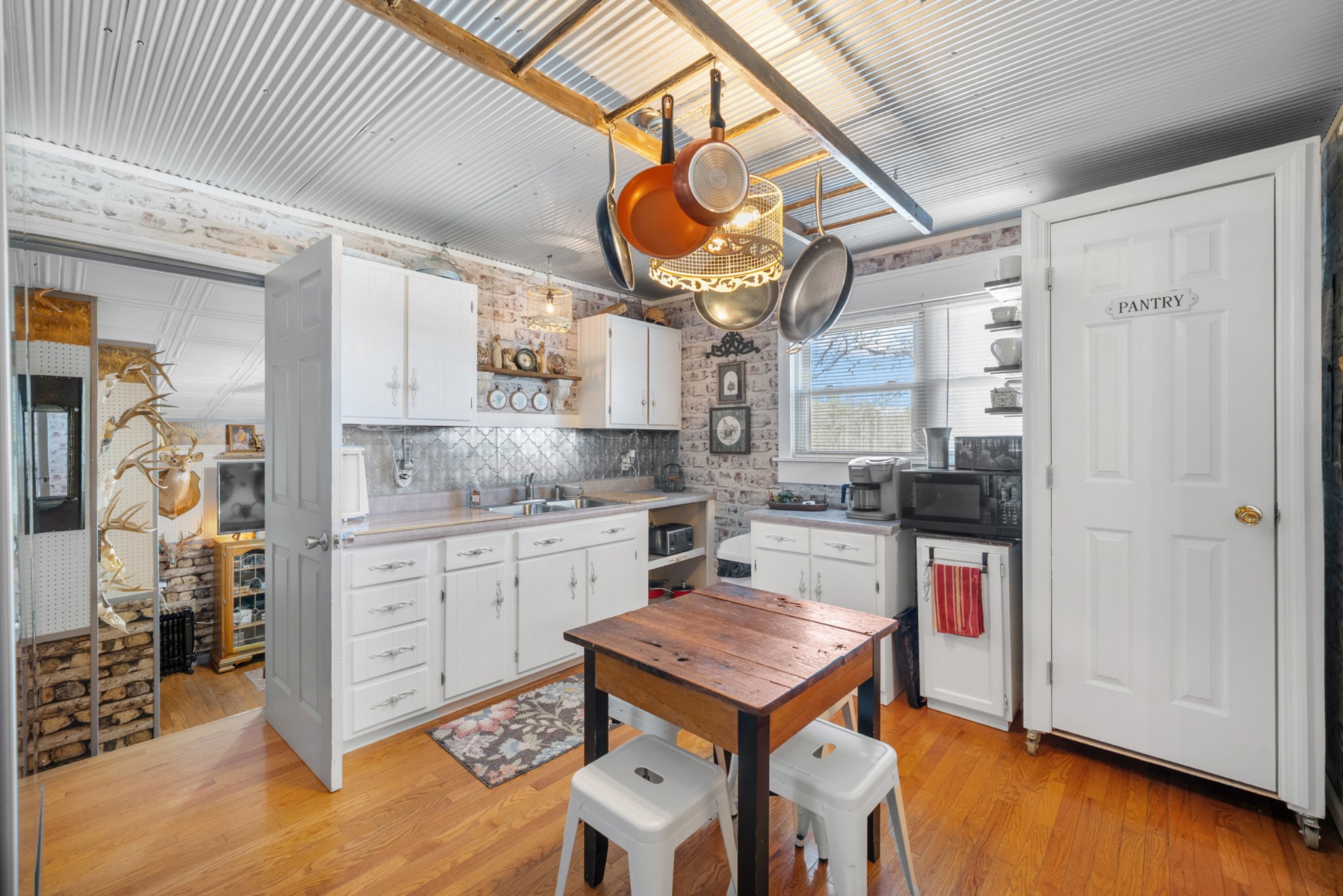104 Brown Ln