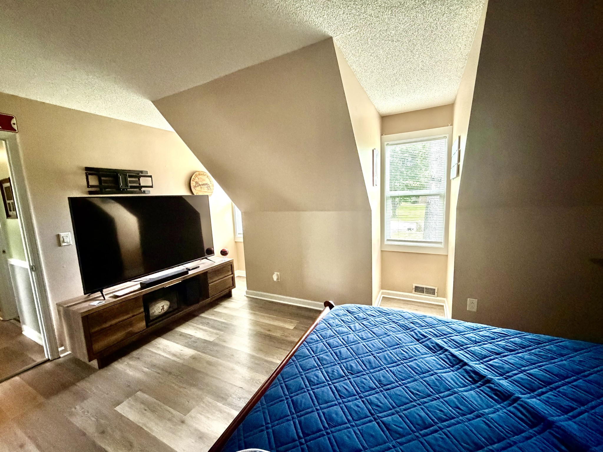 400 Sharondale Dr