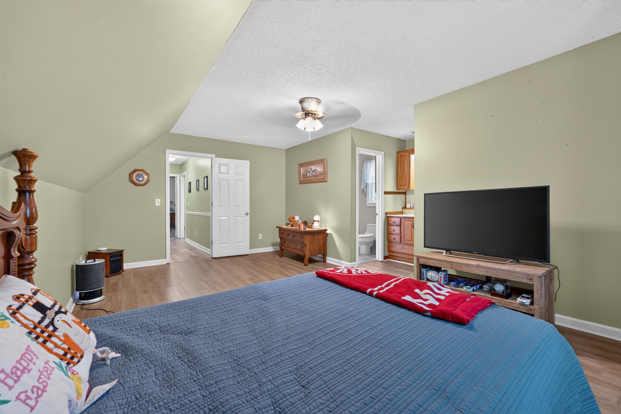 400 Sharondale Dr