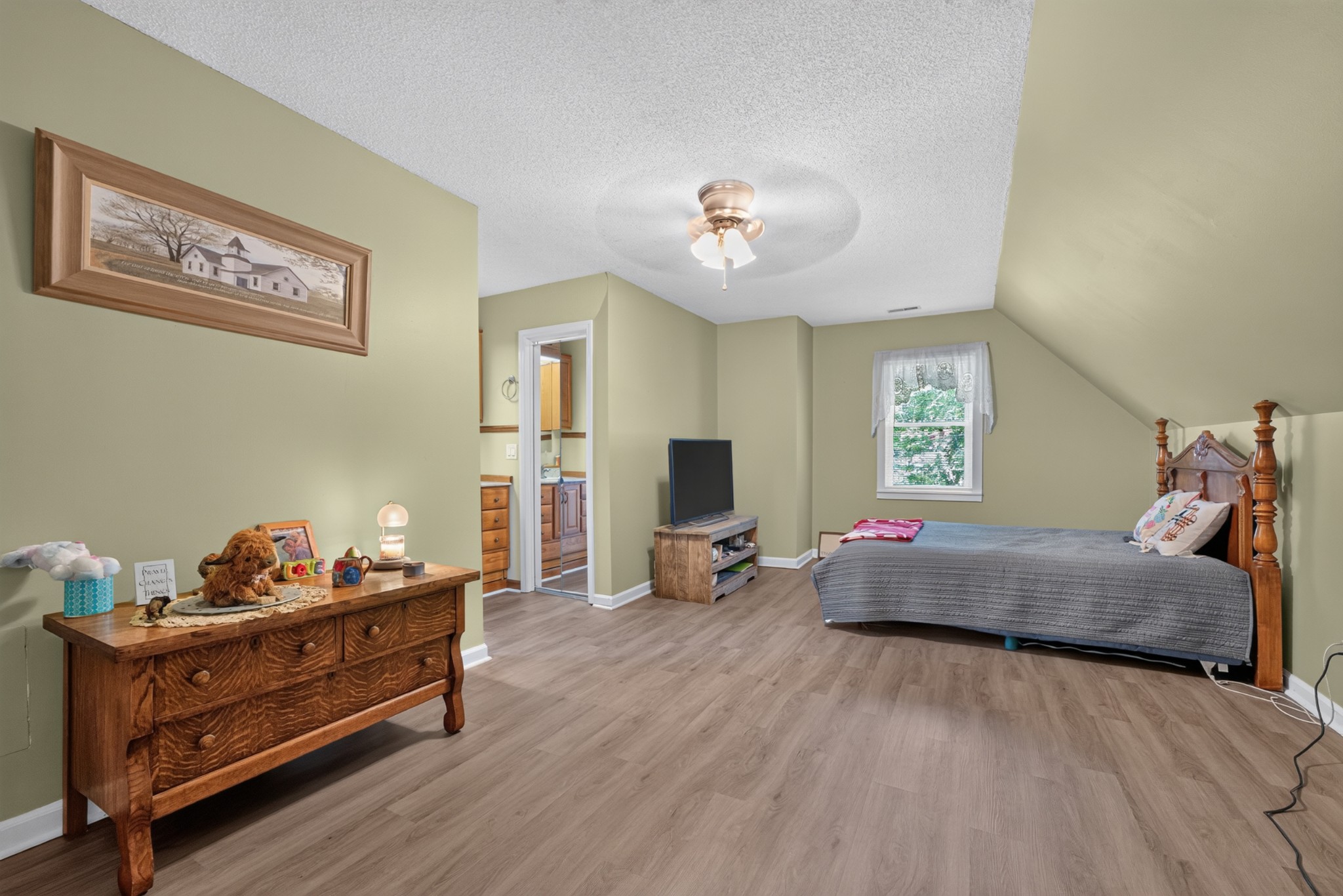 400 Sharondale Dr