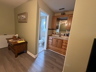 400 Sharondale Dr