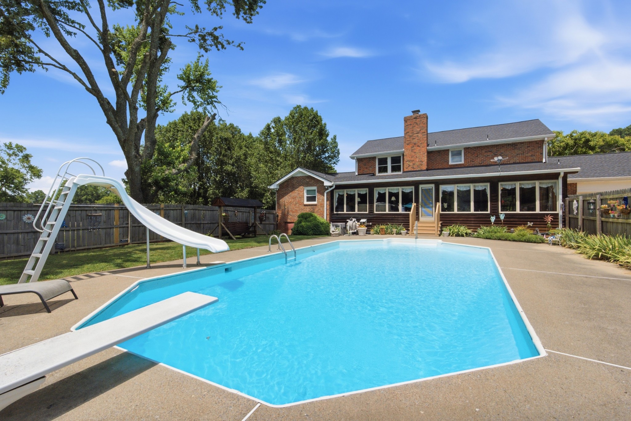 1004 Longview Dr