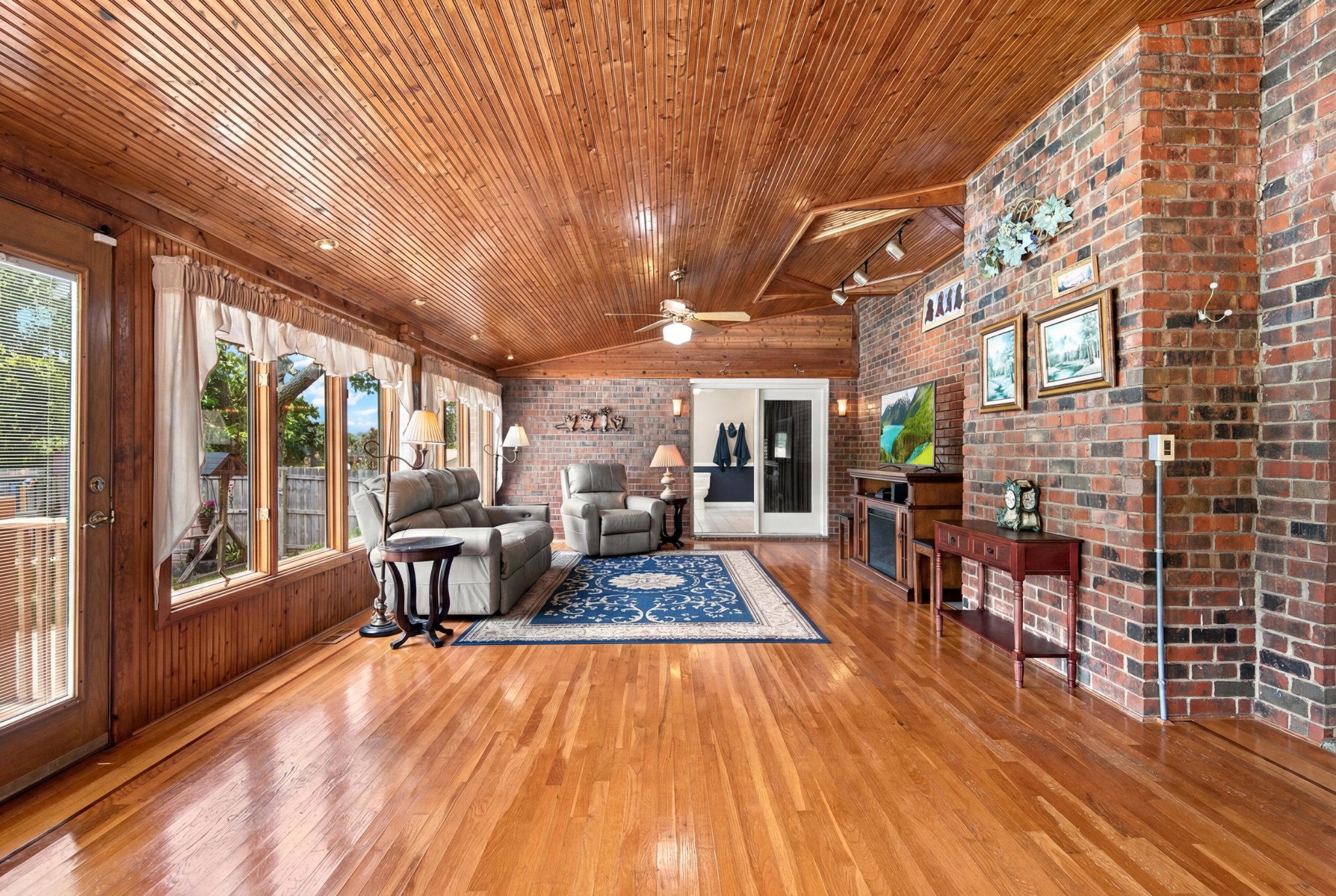 1004 Longview Dr