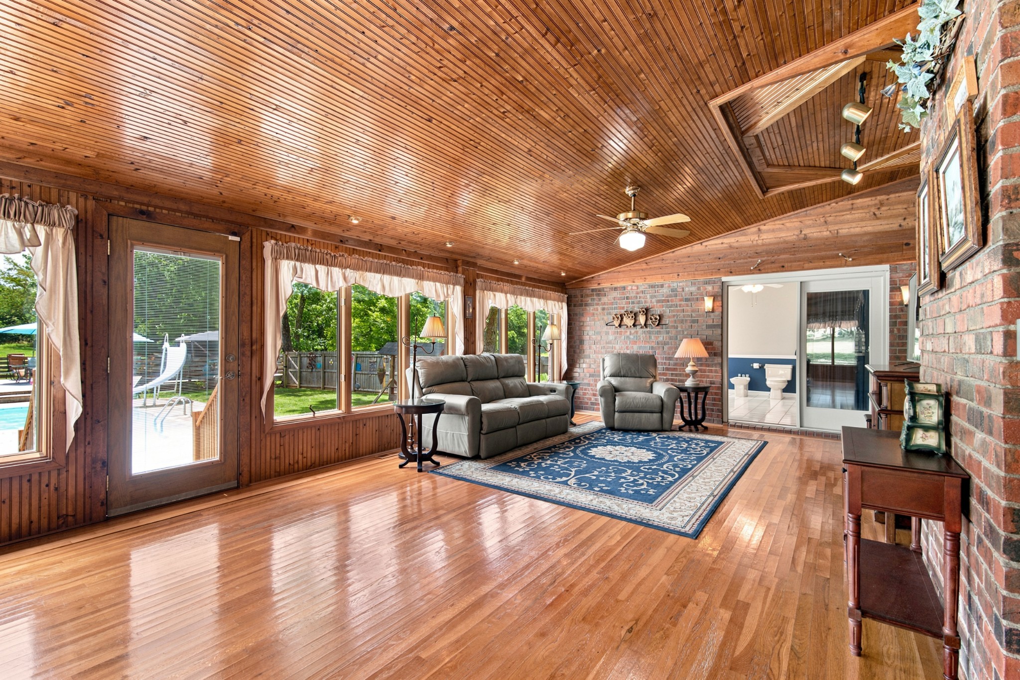 1004 Longview Dr