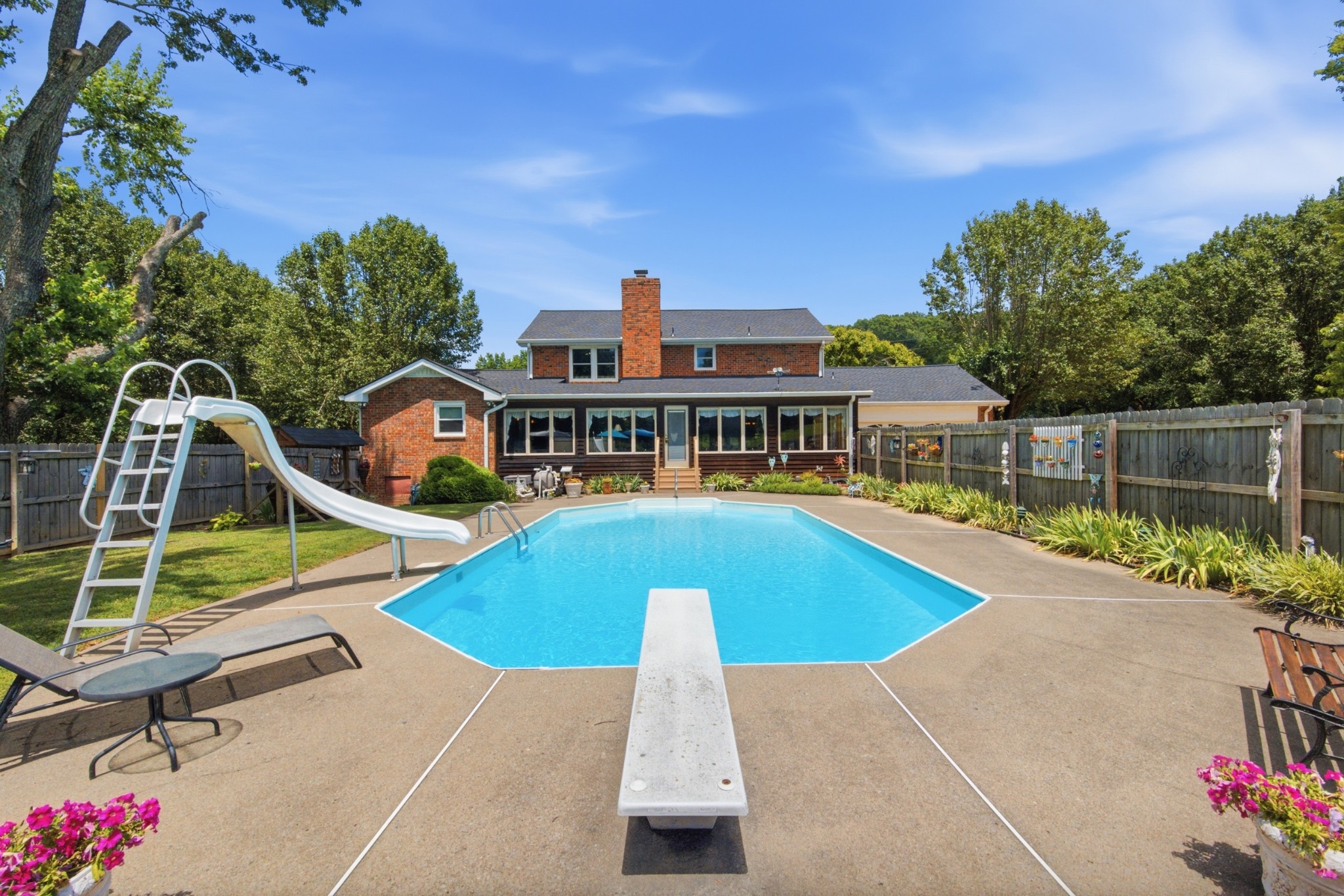 1004 Longview Dr
