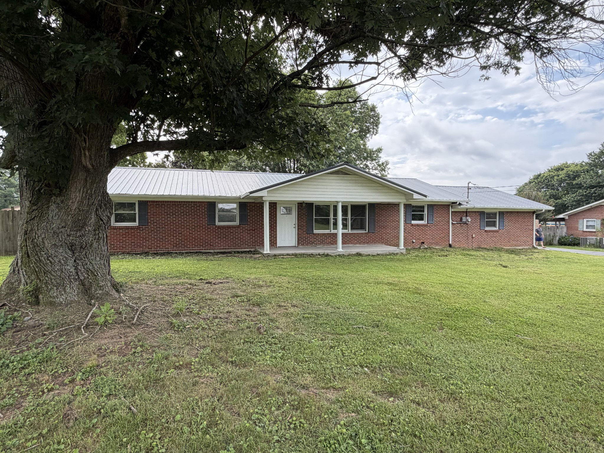 87 Eaton Ln