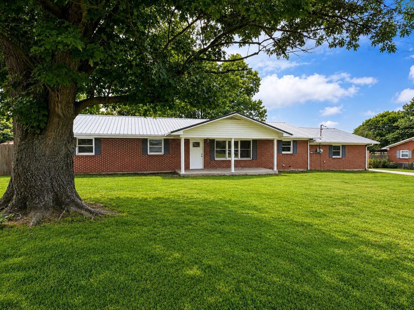 87 Eaton Ln