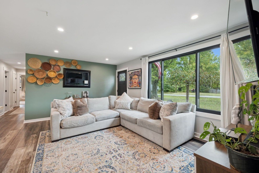 2210 Lynwood Dr