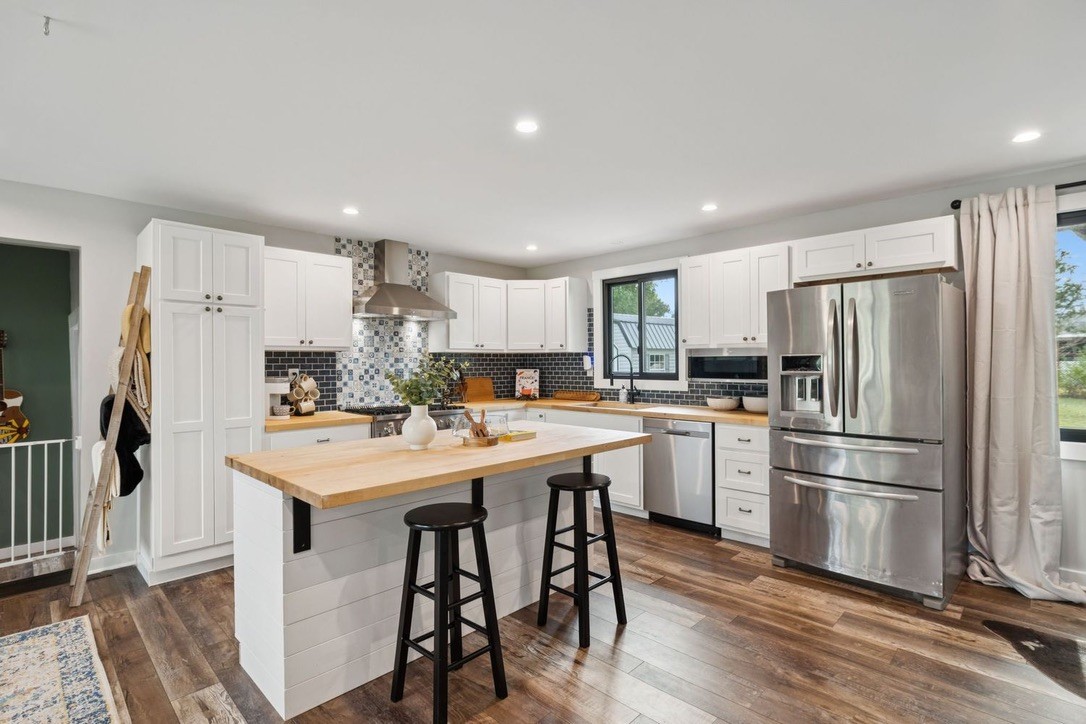 2210 Lynwood Dr