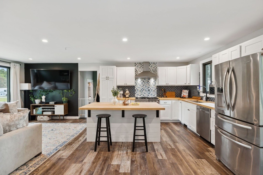 2210 Lynwood Dr